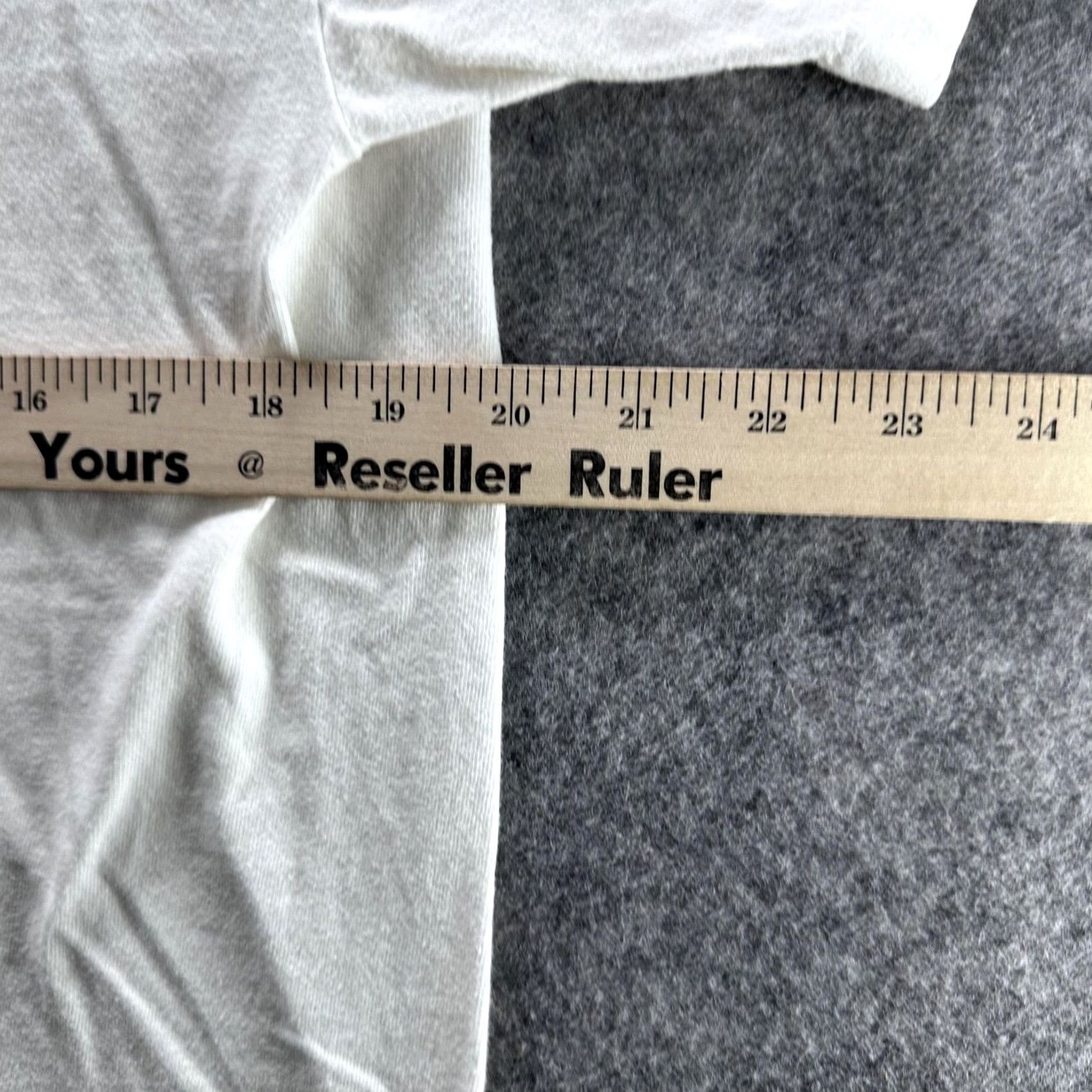 Hanes VINTAGE Hanes Shirt Mens L White Healing In The Heartland Ribbon Graphic Beefy-T Shirt Size US L / EU 52-54 / 3 - 7 Thumbnail