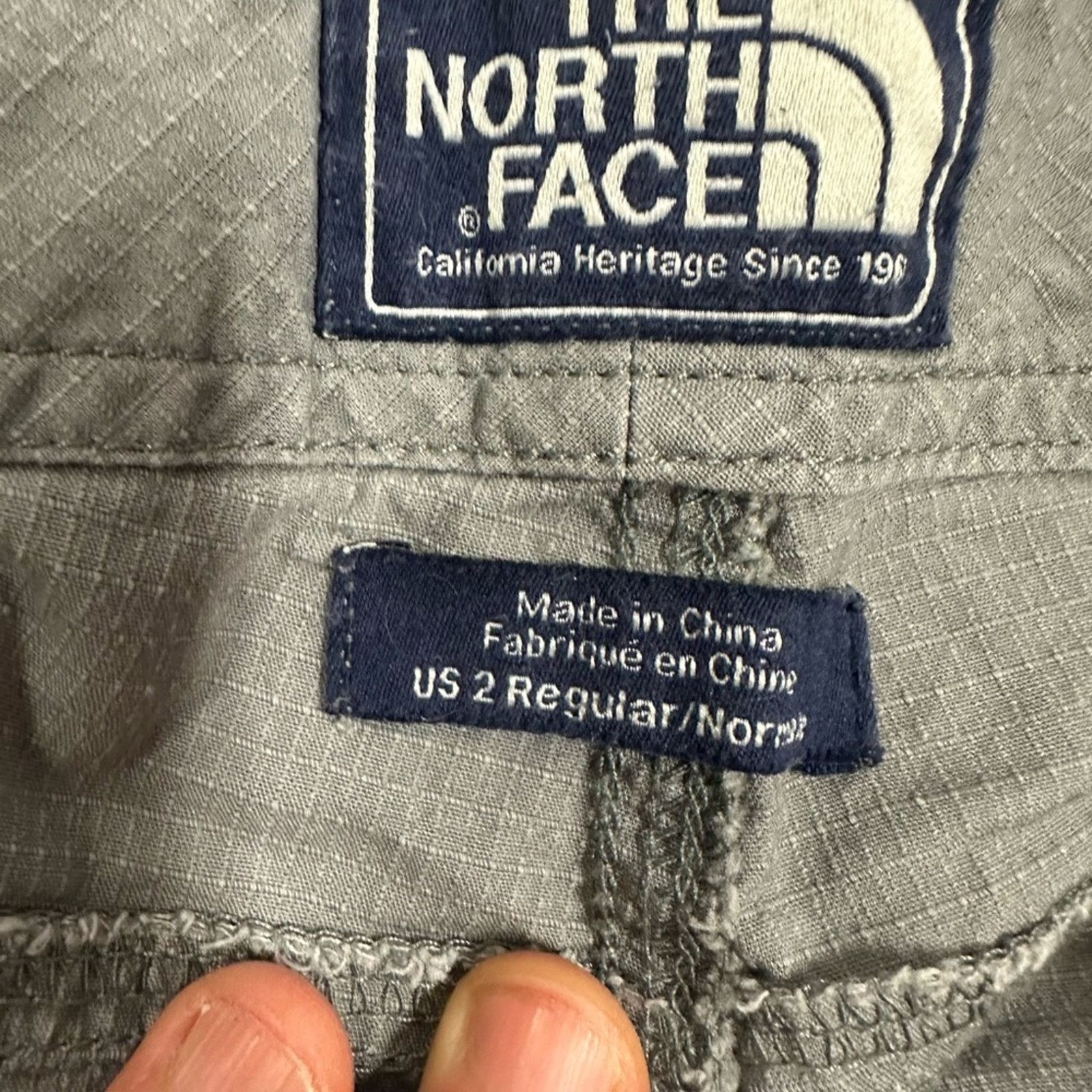 The North Face The North Face Cargo Shorts Size 26" / US 2 / IT 38 - 2 Thumbnail