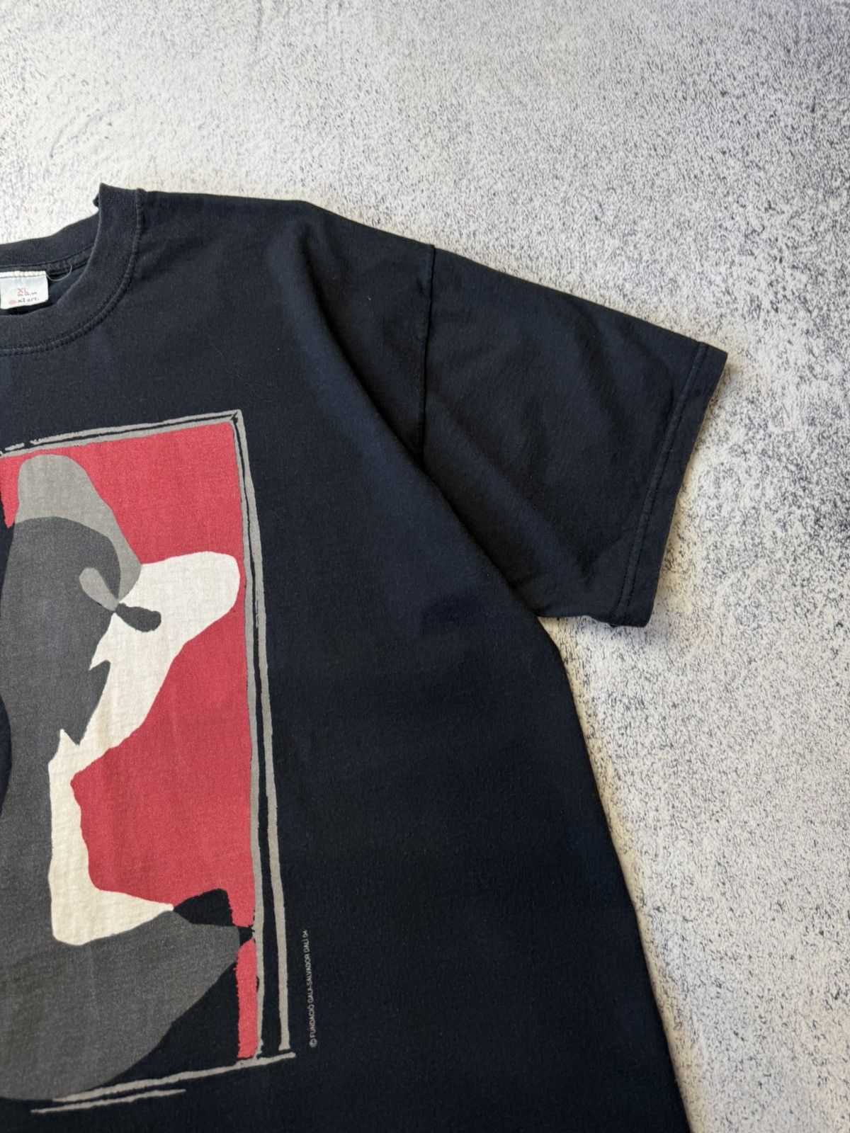 Vintage Vintage 2000s Salvador Dali Expression Face Museum Tshirt Size US XL / EU 56 / 4 - 11 Thumbnail