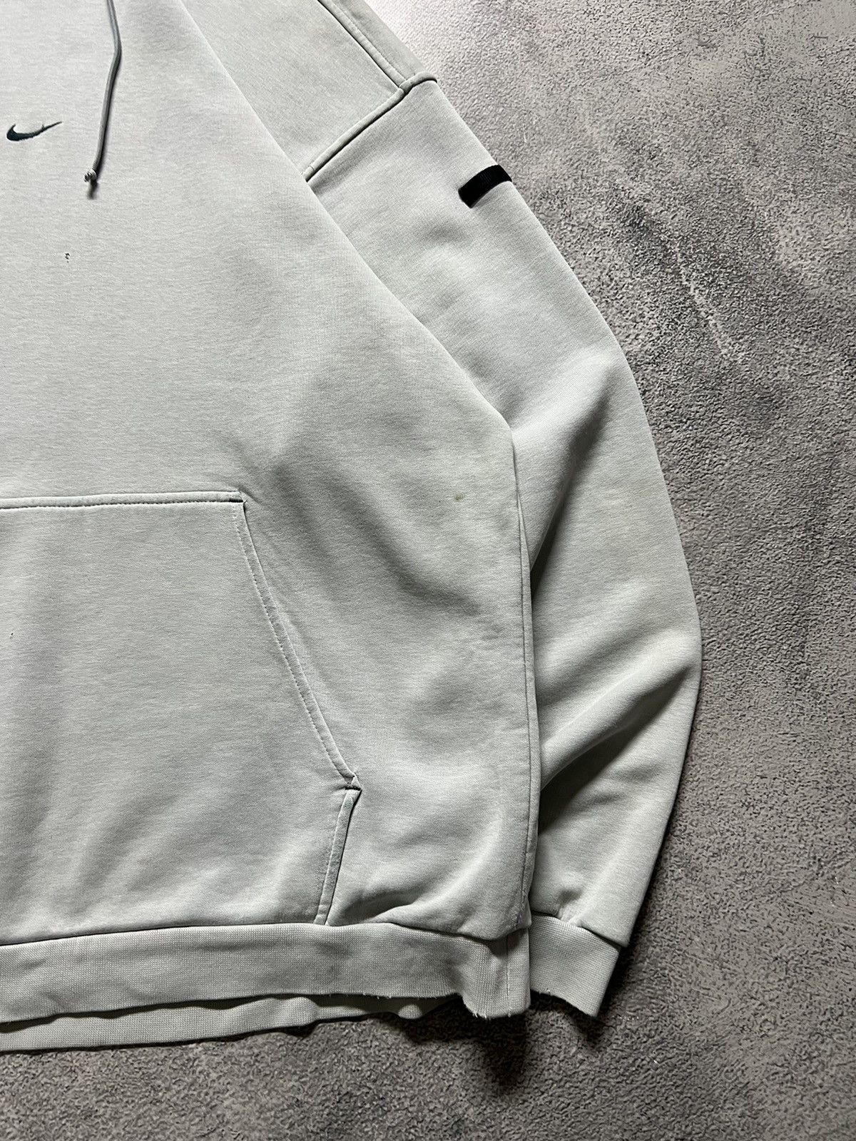 Vintage Vintage Y2k Nike 🩶 Faded Centre Mini Swoosh Hoodie 00’s Size US XL / EU 56 / 4 - 8 Thumbnail