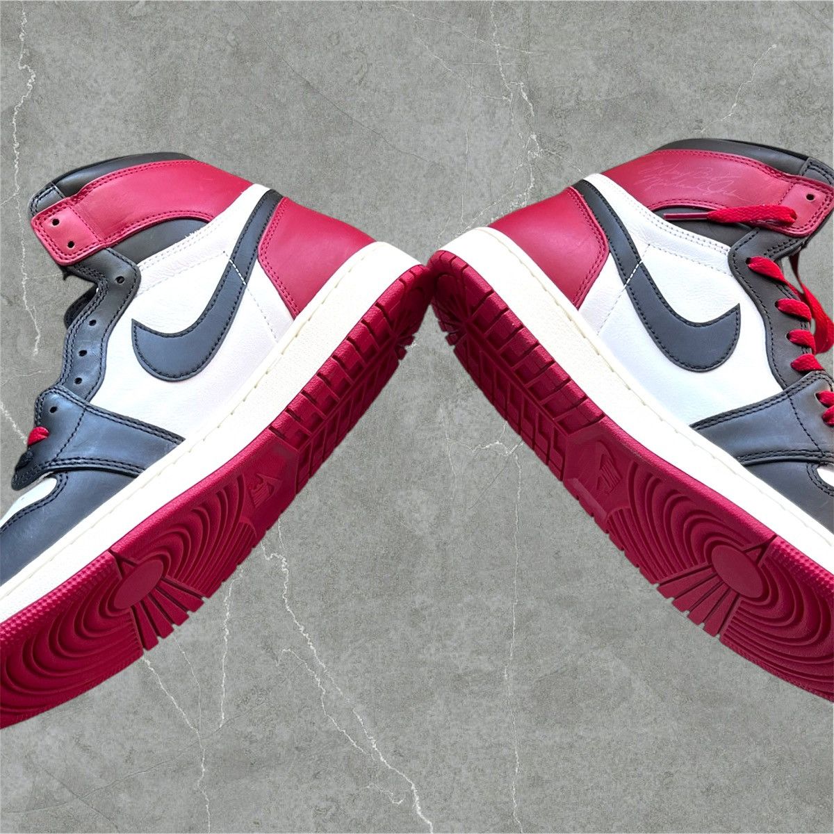 Jordan Brand Air Jordan Retro High OG Black Toe Size US 13 / EU 46 - 7 Thumbnail