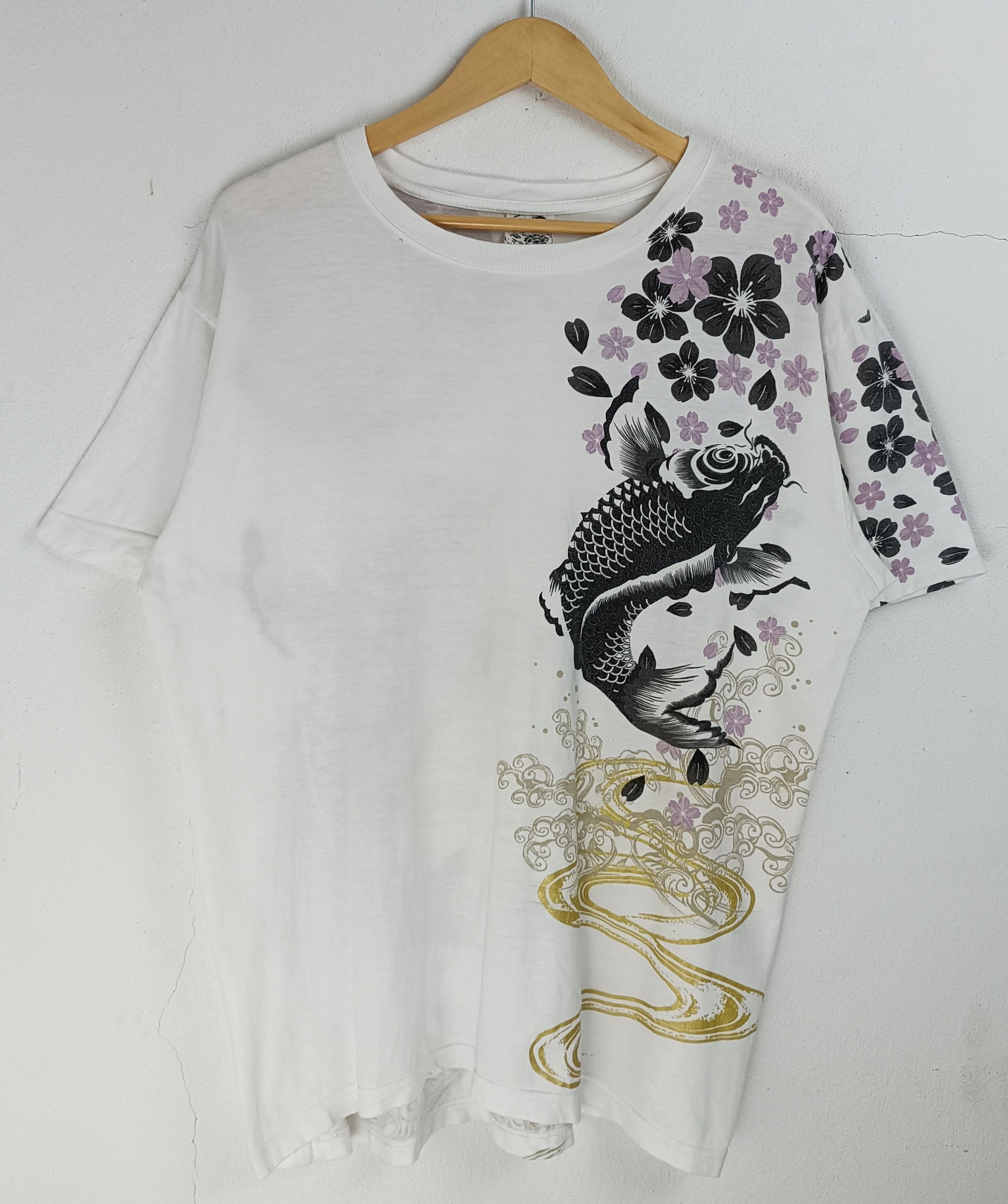 Japanese Brand VINTAGE KOI SUKAJAN FISH DRAGON JAPAN YAKUZA TATOO TEE Size US XL / EU 56 / 4 - 4 Thumbnail