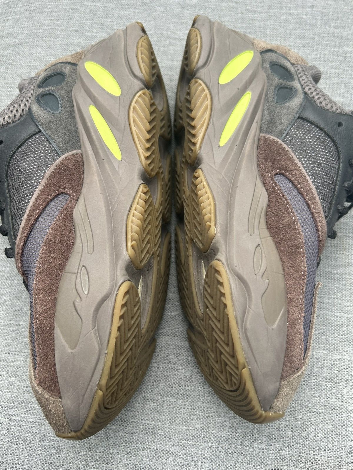 Kanye West × Yeezy Yeezy 700 Salt Size US 8.5 / EU 41-42 - 8 Thumbnail