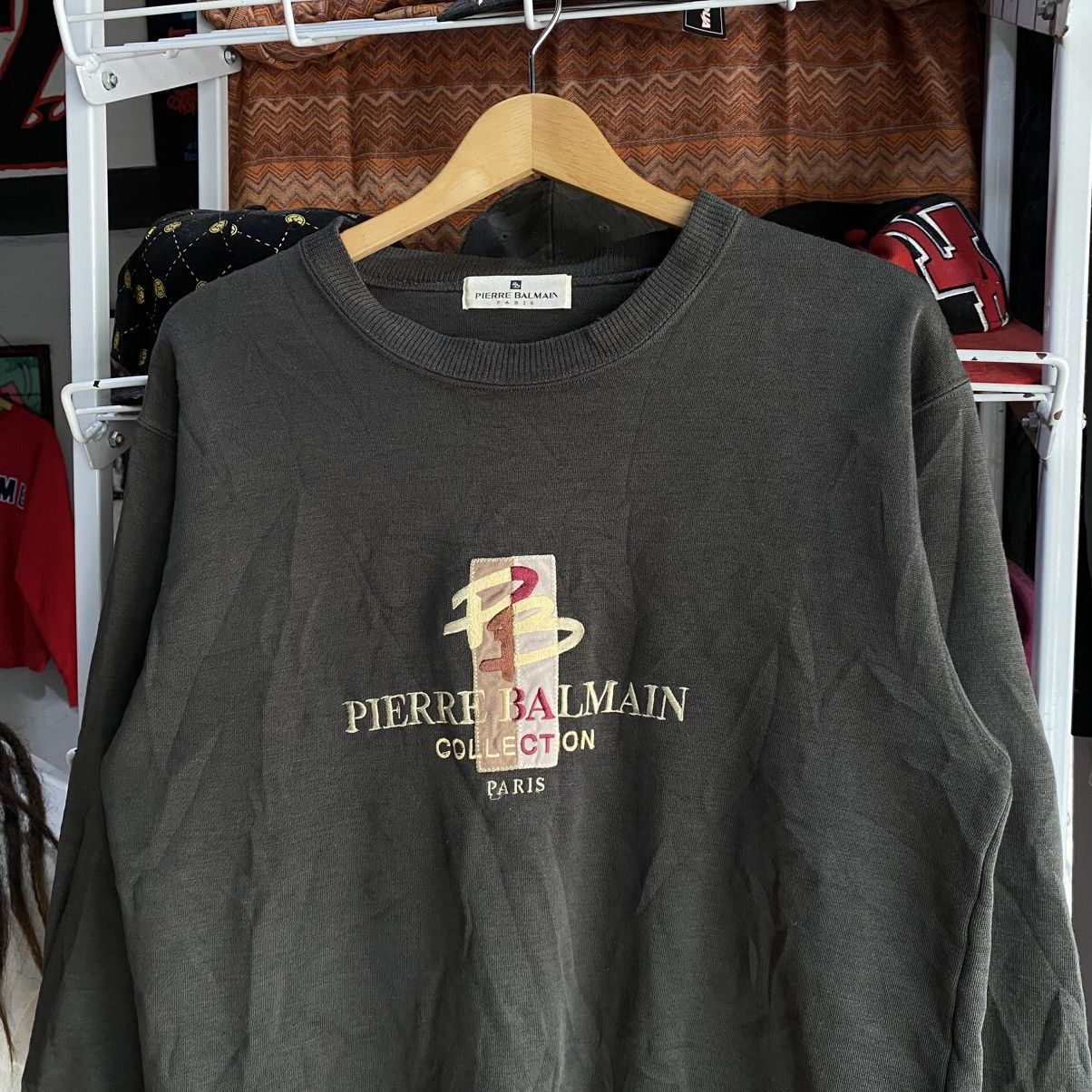 Pierre Balmain Vintage Pierre Balmain Paris Embroidered Sweatshirt Crewneck Size US L / EU 52-54 / 3 - 3 Thumbnail