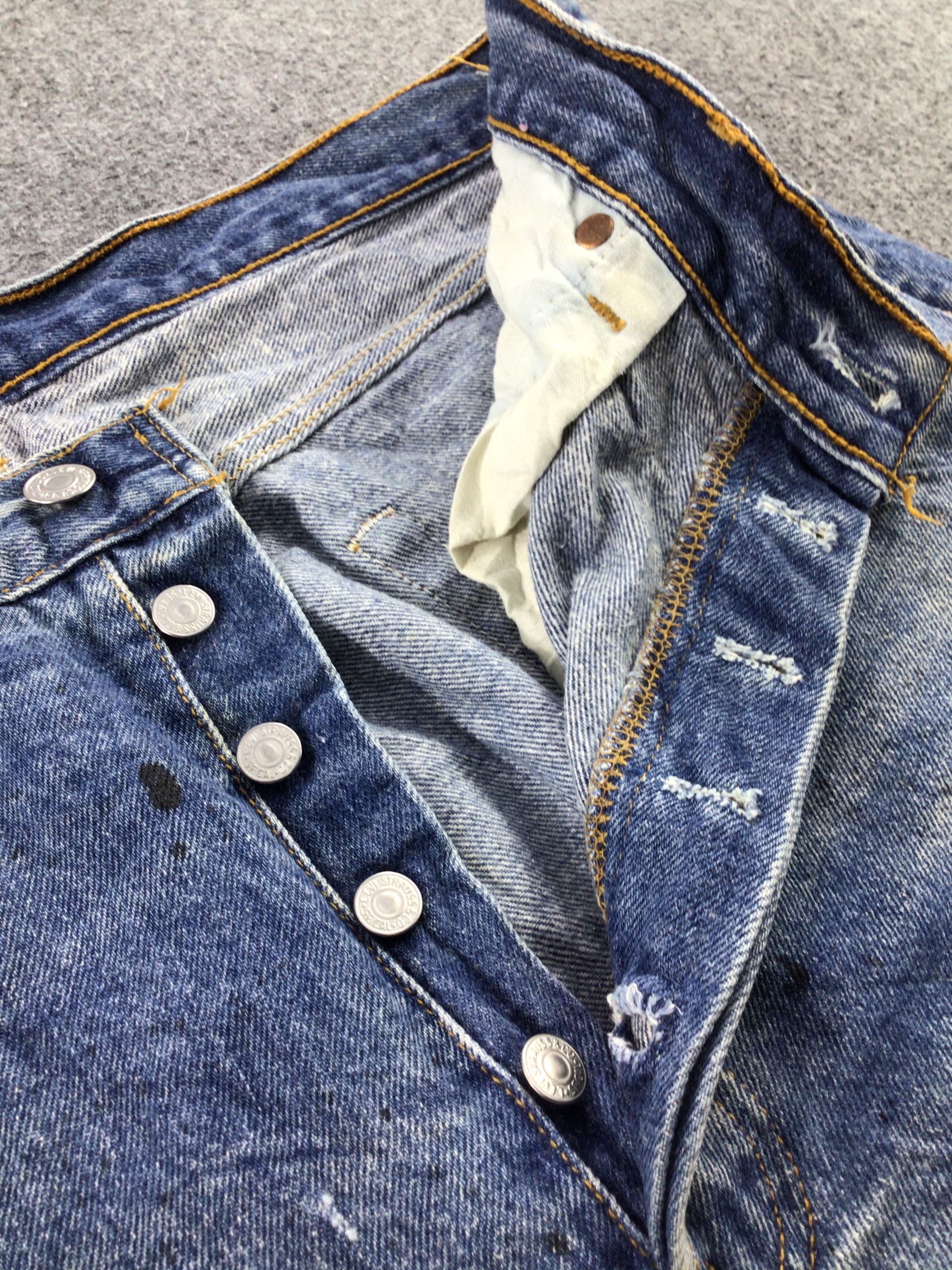 Levi's Vintage 90s Levis 501 Jeans Faded Blue Denim KJ160 Size US 34 / EU 50 - 8 Thumbnail