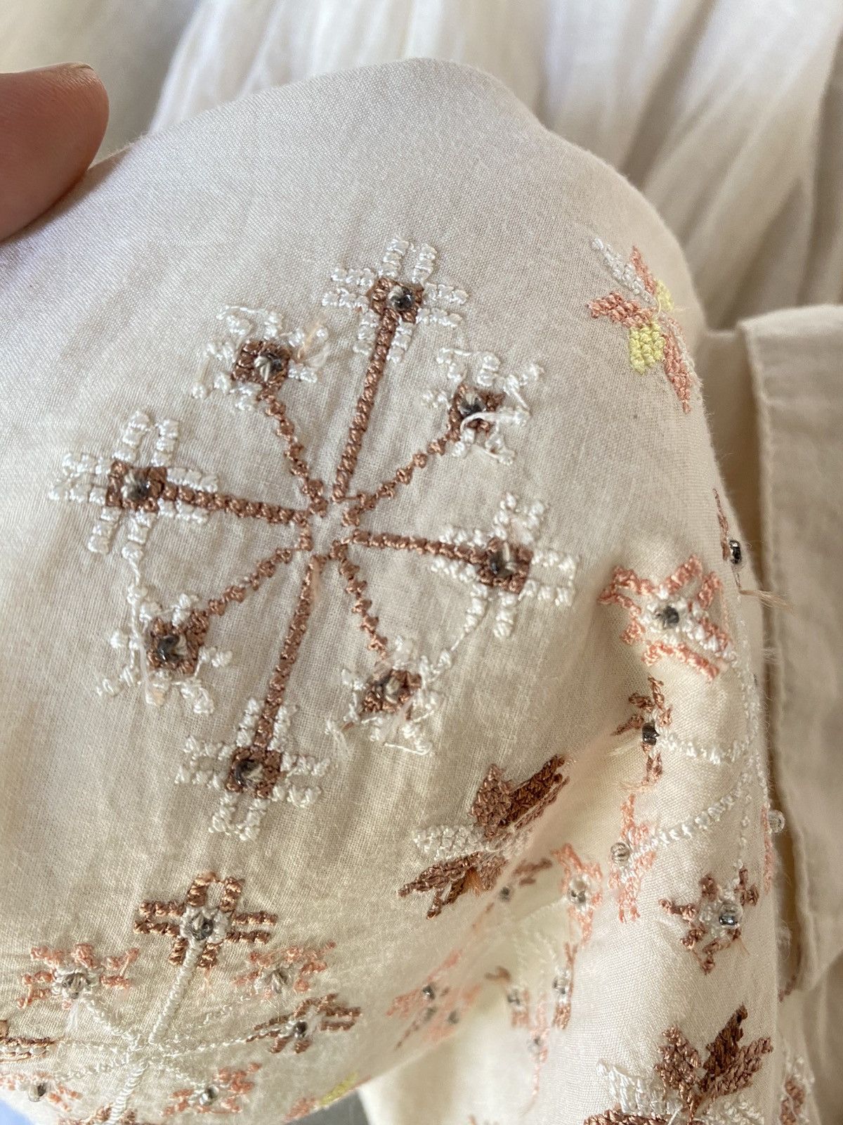 Sunao Kuwahara Sunaokuwahara Cream Victorian-Style Embroidered Blouse. Size M / US 6-8 / IT 42-44 - 8 Thumbnail