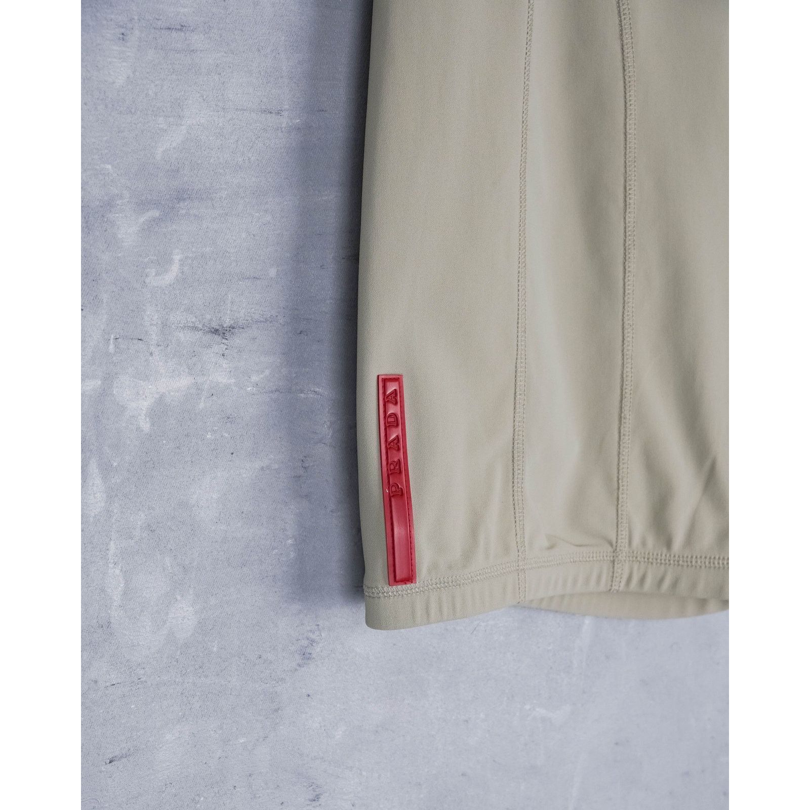 Prada Prada linea rossa beige stretch red logo athletic fit shorts Size US 34 / EU 50 - 6 Thumbnail