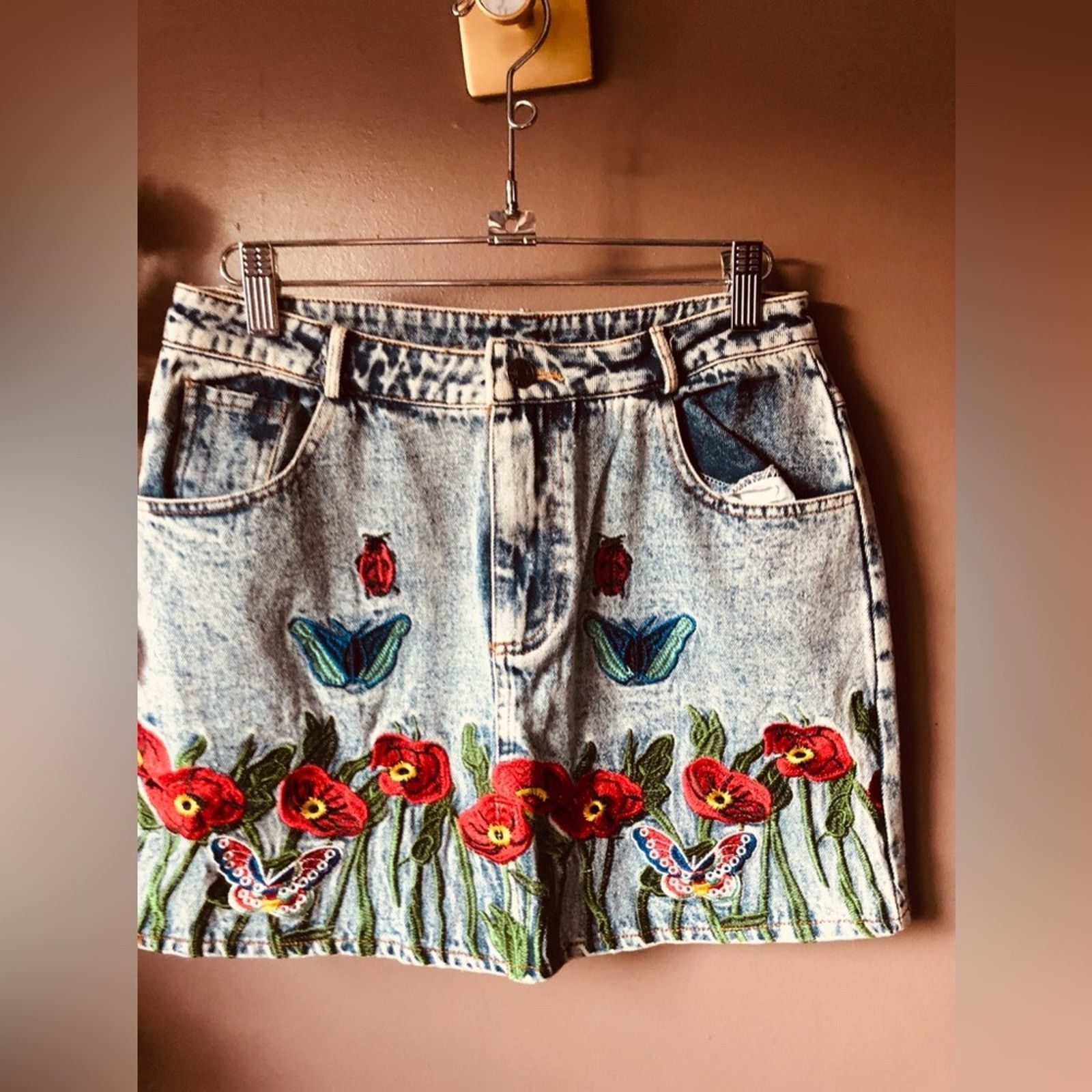 Other Stonewashed bottom mini denim skirt with embroidered. Size 28" / US 6 / IT 42 - 2 Thumbnail