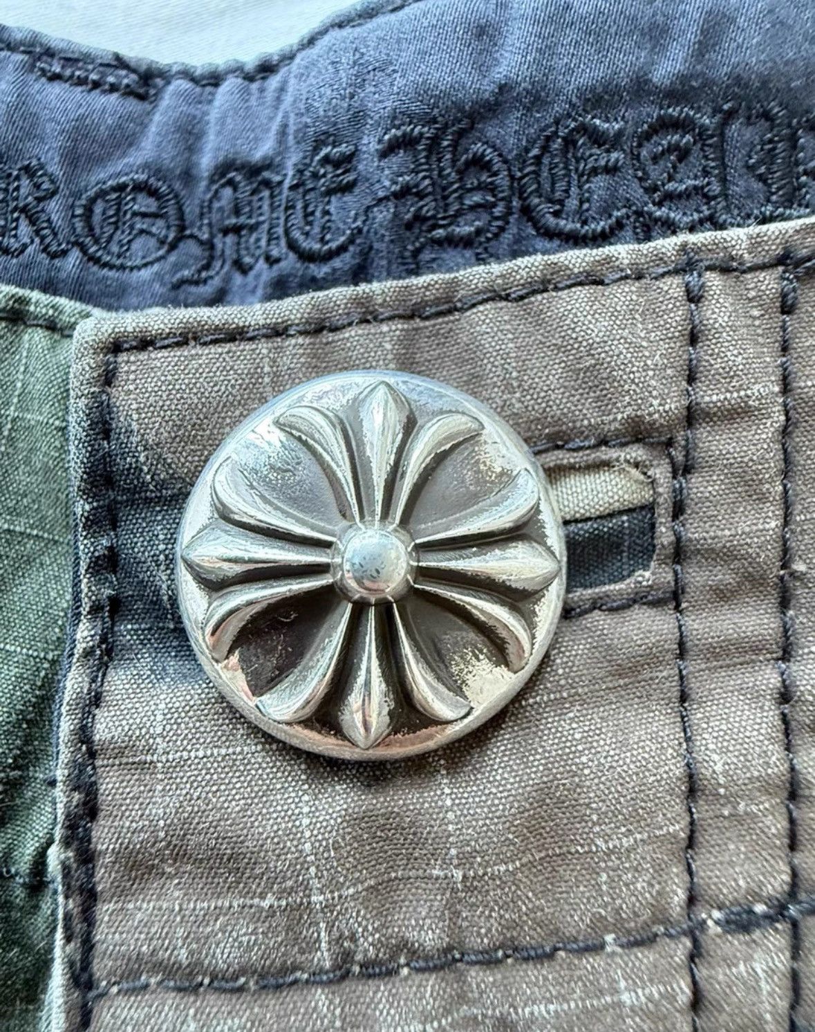 Chrome Hearts Camo cross patch cargo shorts Size US 32 / EU 48 - 4 Thumbnail