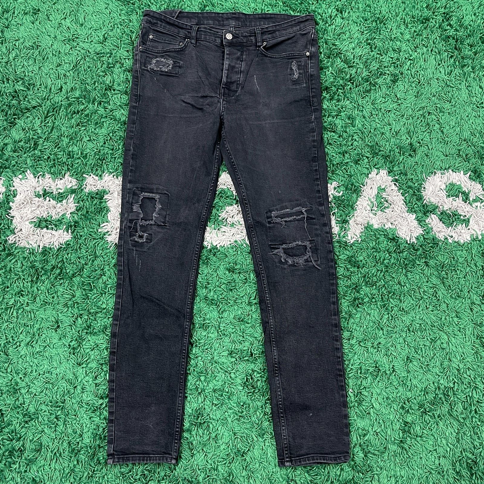 Ksubi Ksubi chitch boneyard black Distressed Skinny Jeans size 34 Size US 34 / EU 50 - 1 Thumbnail