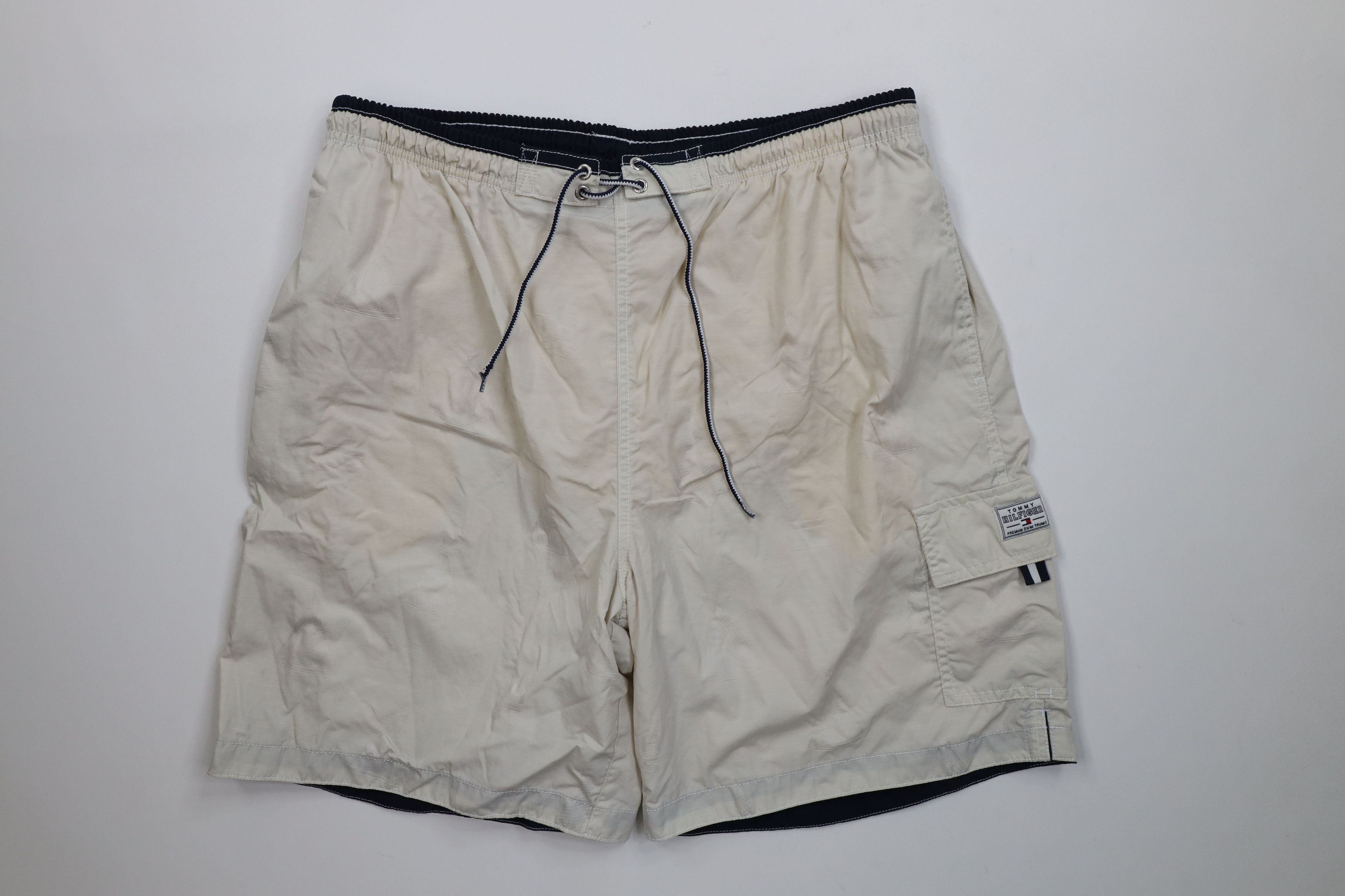 Tommy Hilfiger Vintage Y2K 2005 Tommy Hilfiger All Over Print Shorts Size US 36 / EU 52 - 1 Thumbnail