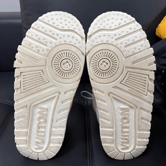 Louis Vuitton Louis Vuitton low-top sneakers Size US 10 / EU 43 - 4 Thumbnail