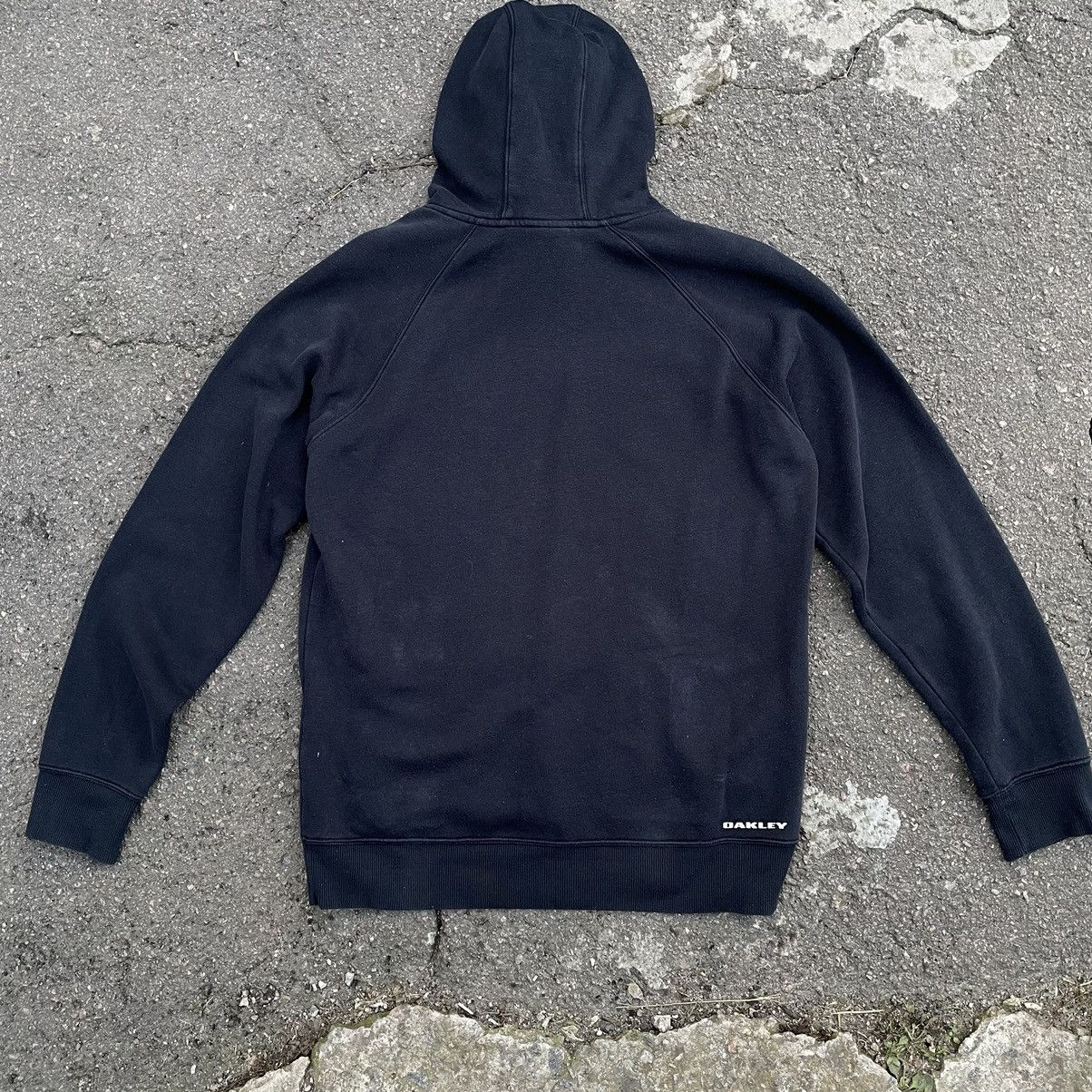 Oakley Vintage Oakley Hoodie Big Logo Sweater Y2K 90s Streetwear Size US M / EU 48-50 / 2 - 2 Thumbnail