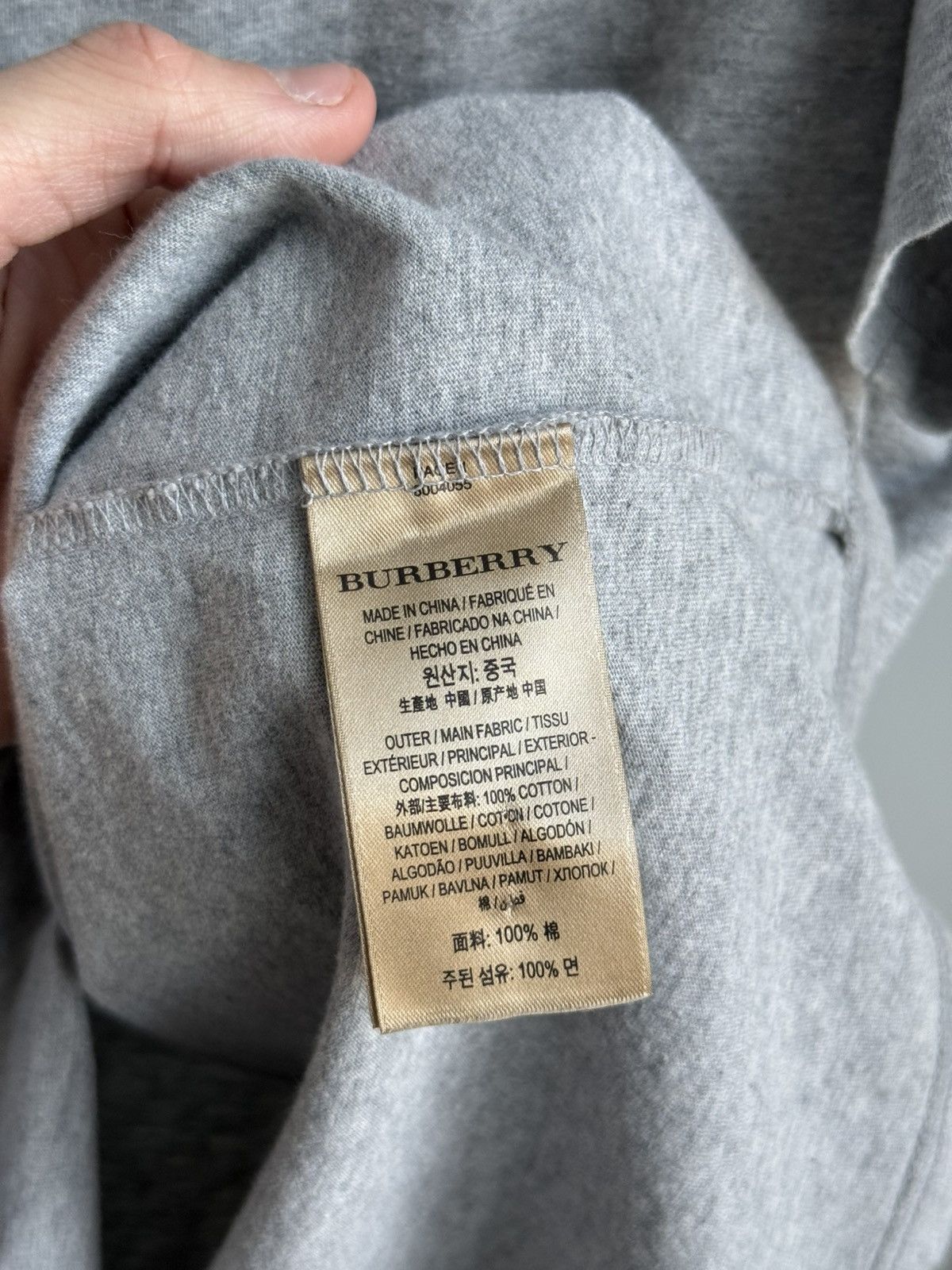 Burberry Burberry London England Grey Cotton T-Shirt Logo Patch Size US L / EU 52-54 / 3 - 11 Thumbnail