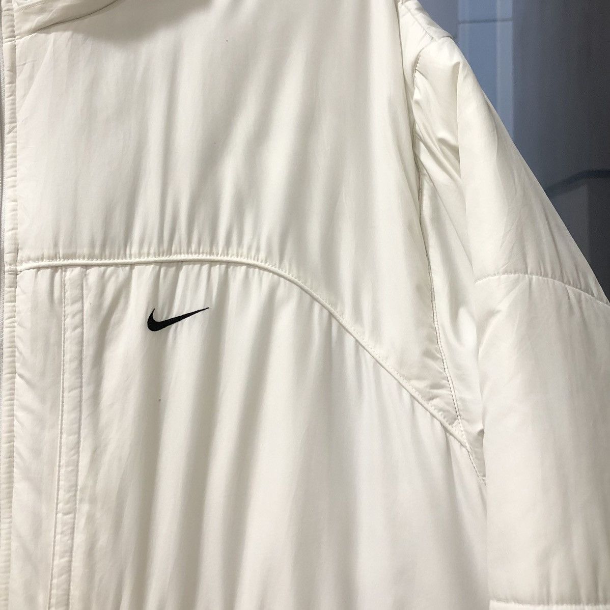 Nike Vintage Nike Small Logo White Puffer Jacket Size US L / EU 52-54 / 3 - 5 Thumbnail