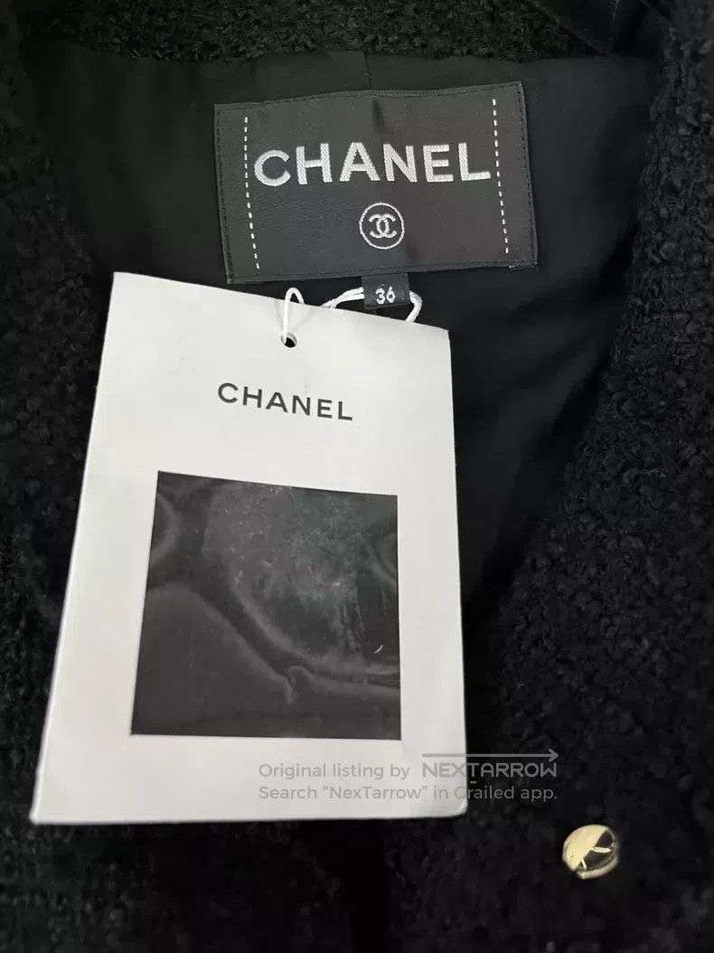 Chanel Chanel Black gold-buttoned jacket with wavy edges Size XS / US 0-2 / IT 36-38 - 4 Thumbnail