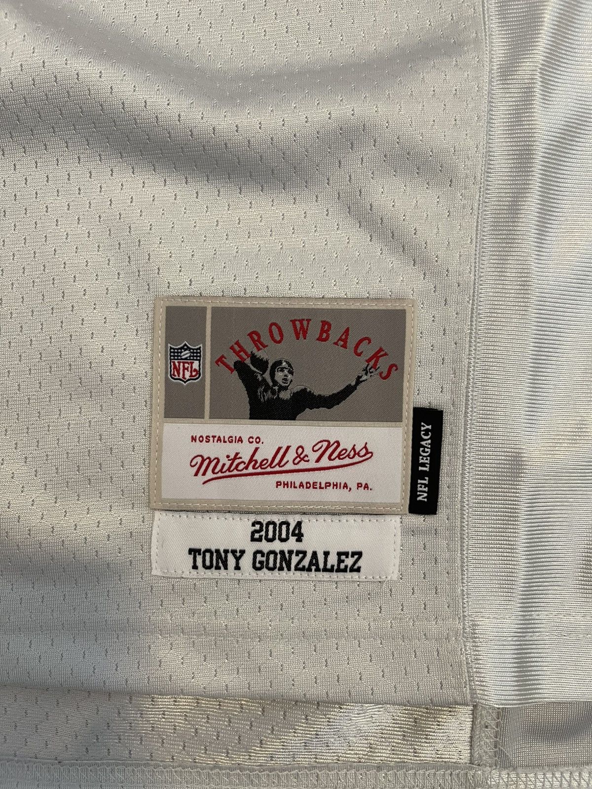 Mitchell & Ness 2004 Tony Gonzalez Kansas City Chiefs Legacy jersey Size US S / EU 44-46 / 1 - 3 Thumbnail