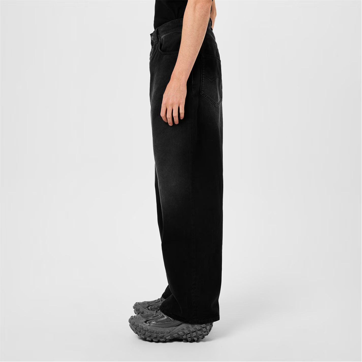 Balenciaga o1g2r1mq0226 Denim Size Sticker Baggy Jeans In Black Size US 32 / EU 48 - 2 Thumbnail