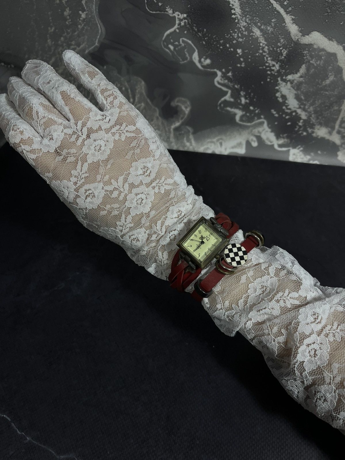 Jewelry × Vintage Vintage Red Leather Wrap Watch, Unique Boho Style Size ONE SIZE - 4 Thumbnail