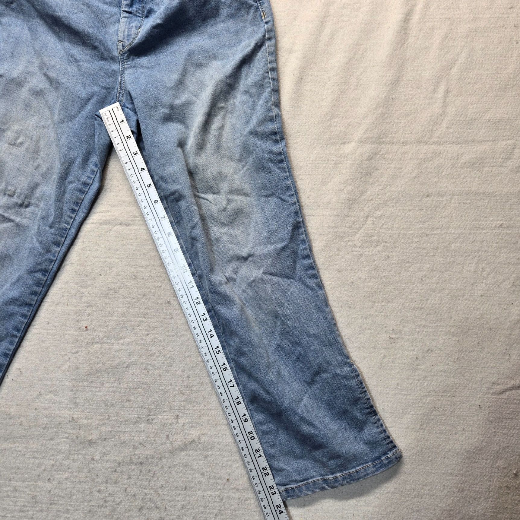 Gloria Vanderbilt Gloria Vanderbilt Amanda Jeans Capri Slimming Women 8 Blue Denim 5-Pocket Stretch Size 30" / US 8 / IT 44 - 7 Thumbnail
