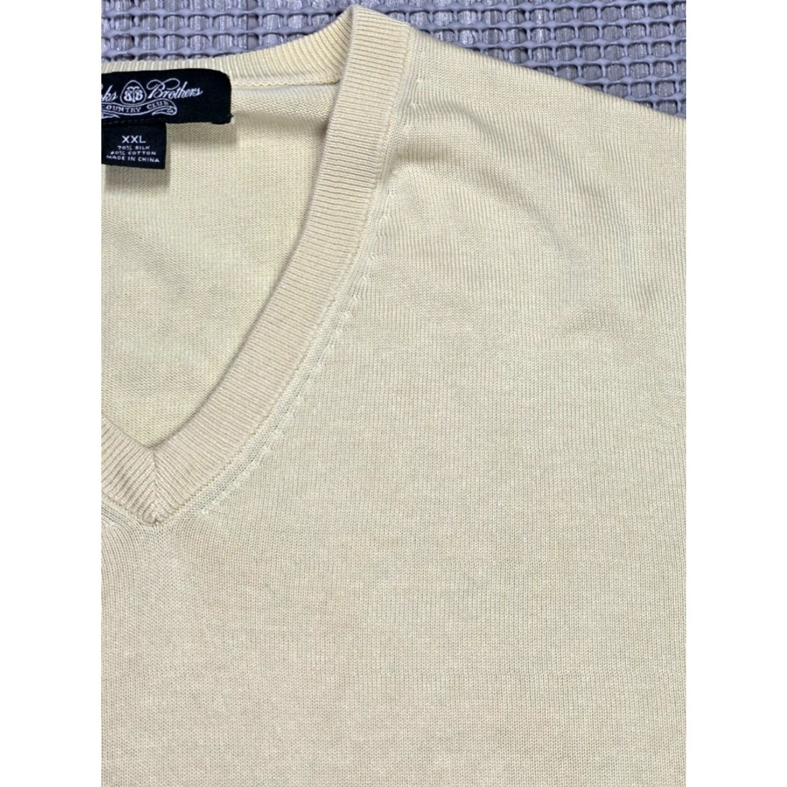 Brooks Brothers VINTAGE Brooks Brothers Country Club Mens 2XL Yellow Silk Blend Knit V Neck Sweater Size US XXL / EU 58 / 5 - 3 Thumbnail