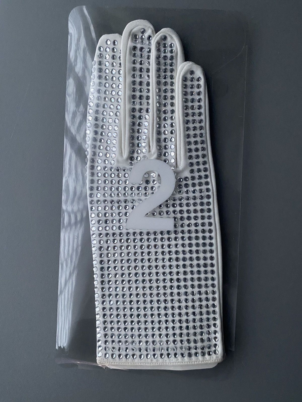 Louis Vuitton Louis Vuitton FW19 Virgil MJ Glove Invite Size ONE SIZE - 4 Thumbnail