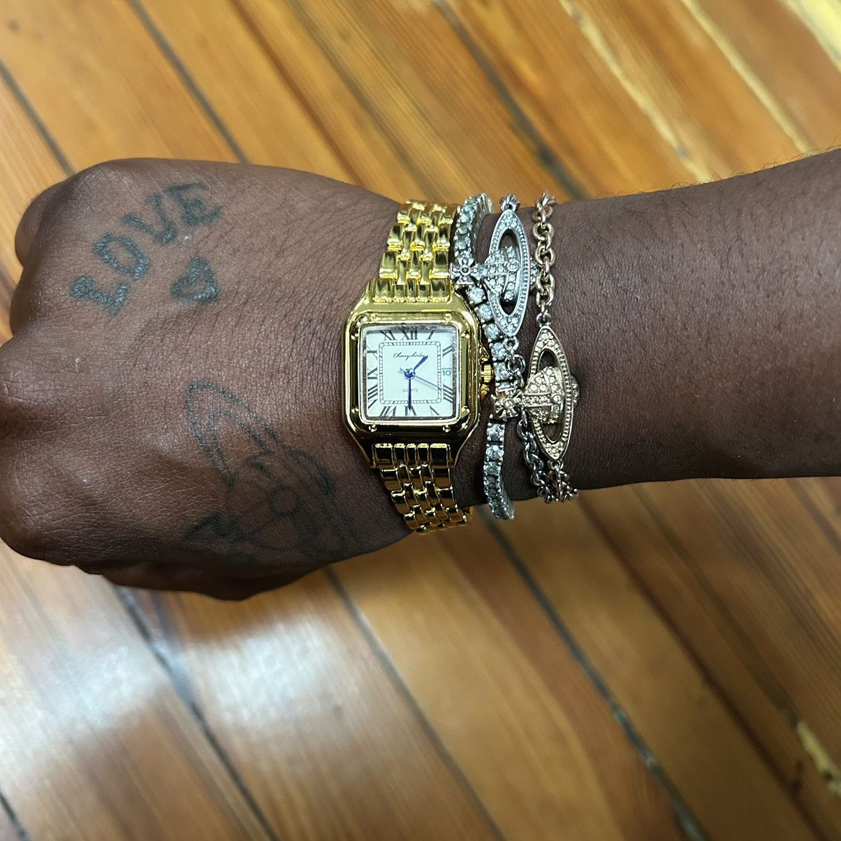 Vintage Vintage 90s vintage retro luxury style quartz Gold watch Size ONE SIZE - 4 Thumbnail