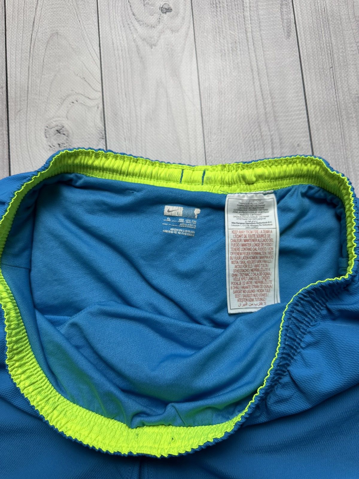 Vintage Vintage Nike Barcelona soccer shorts blue rare size S Size US 29 - 4 Thumbnail