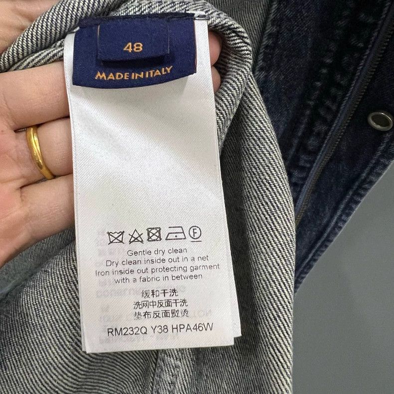 Louis Vuitton Louis Vuitton Embossed logo dark blue aged denim overalls j Size US M / EU 48-50 / 2 - 4 Thumbnail