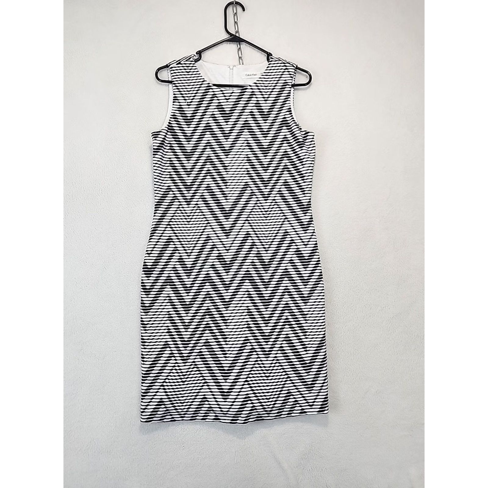 Calvin Klein Calvin Klein Sleeveless Sheath Dress Black White Chevron Print Women's Size 10 Size L / US 10 / IT 46 - 4 Thumbnail