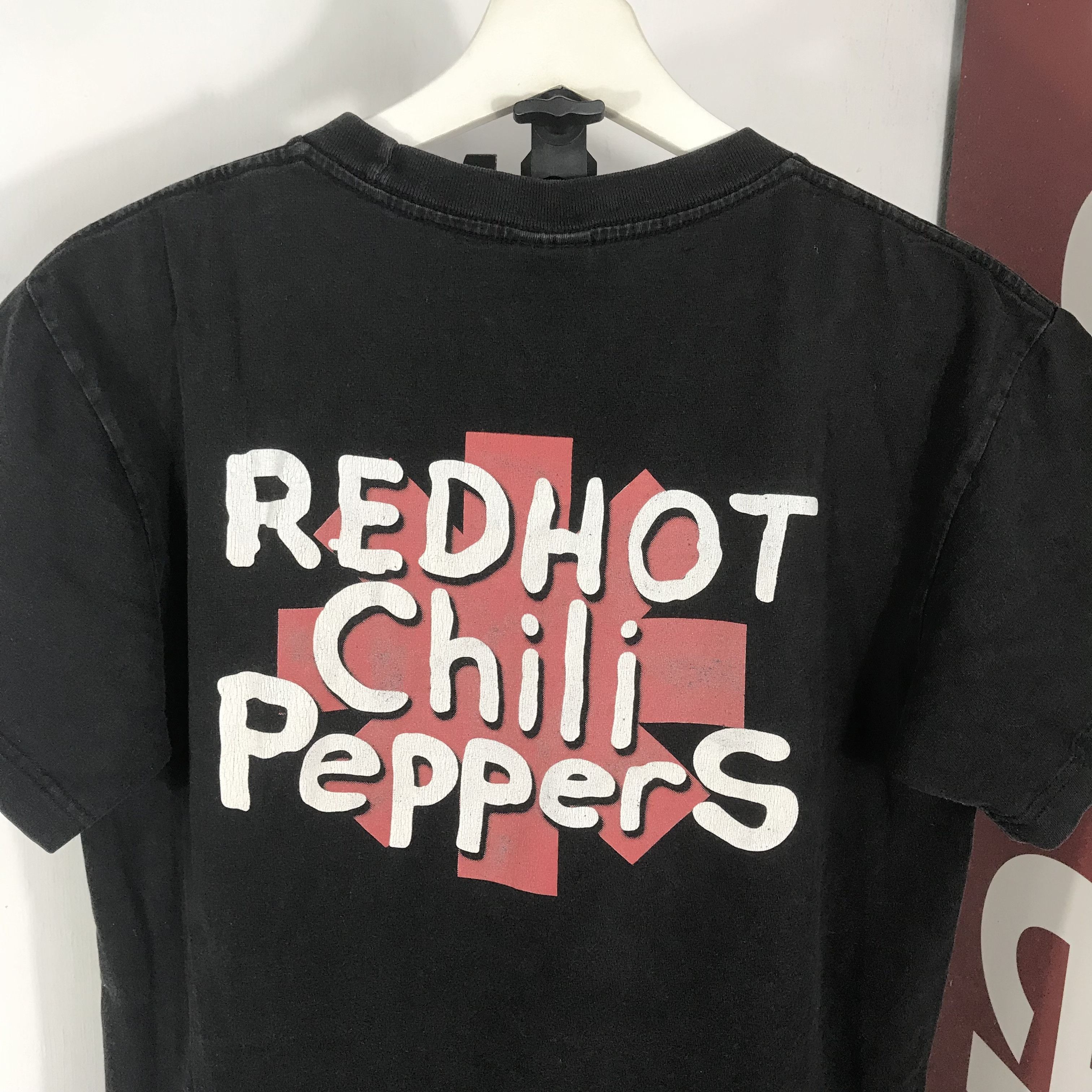 Band Tees Vintage 00s Red hot chili pepers by the way tour bandShirt Size US M / EU 48-50 / 2 - 5 Thumbnail