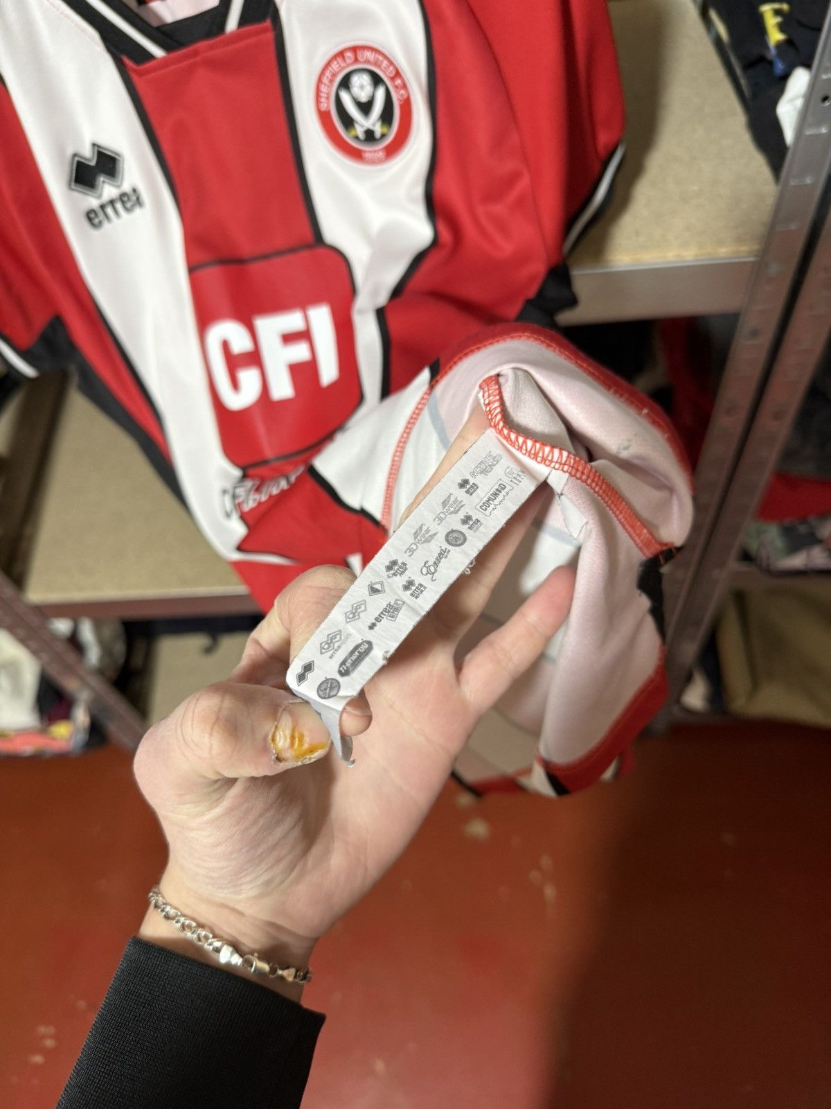Errea × Vintage Errea SHEFFIELD UNITED HOME 2023 2024 FOOTBALL SOCCER JERSEY Size US M / EU 48-50 / 2 - 9 Thumbnail