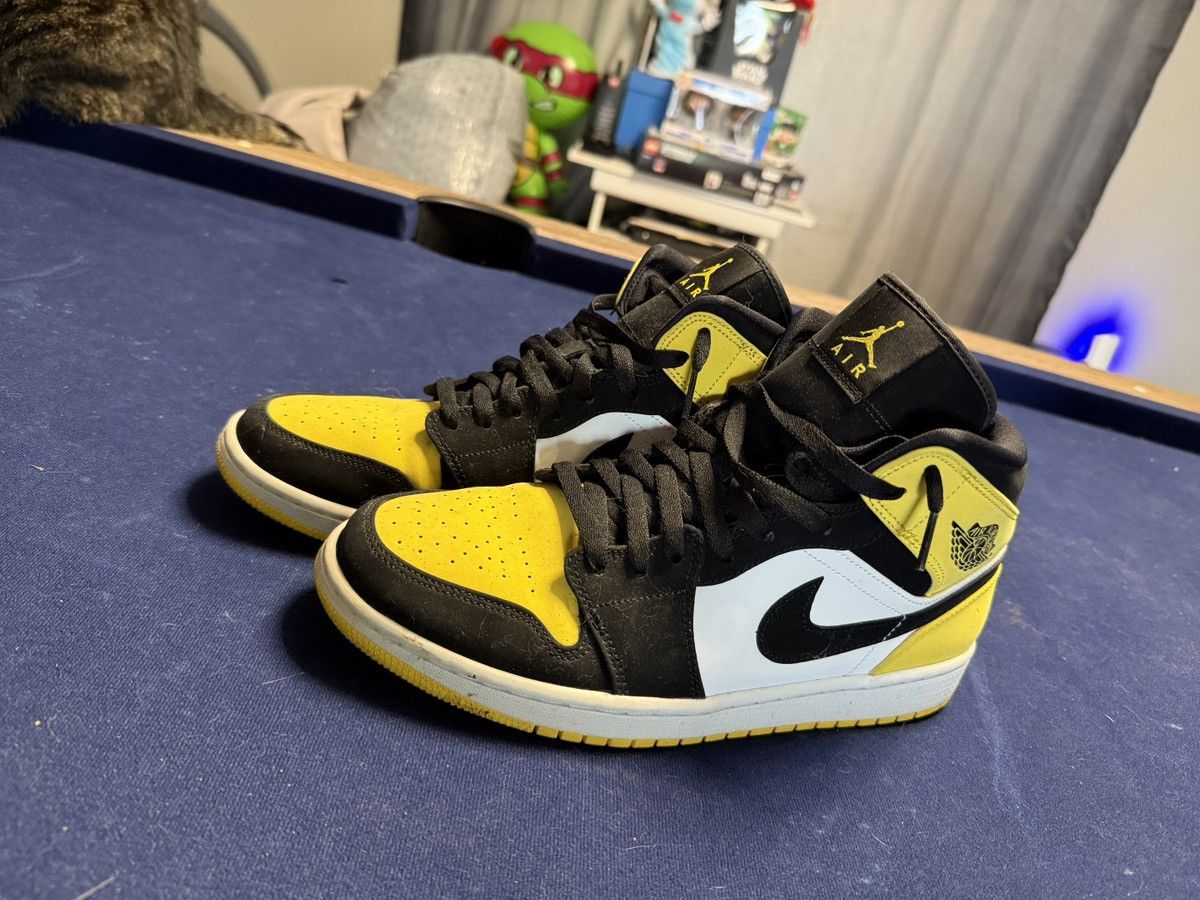 Jordan Brand Jordan 1 Mid Yellow Toe Black Size US 10 / EU 43 - 3 Thumbnail