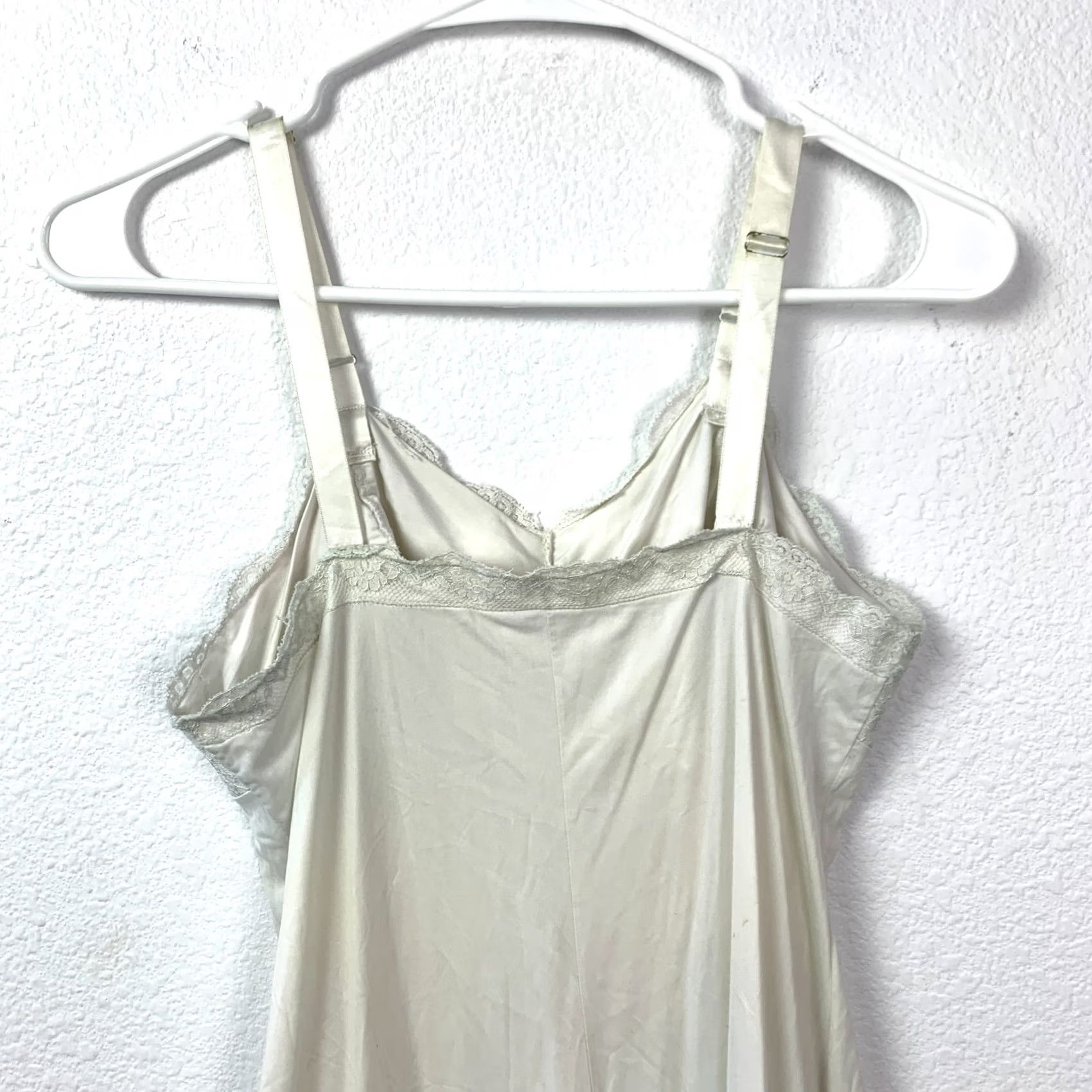 Vintage VINTAGE Ivory Full Slip Dress Lace Trim Adjustable Straps Women's Intimates Size S / US 4 / IT 40 - 7 Thumbnail