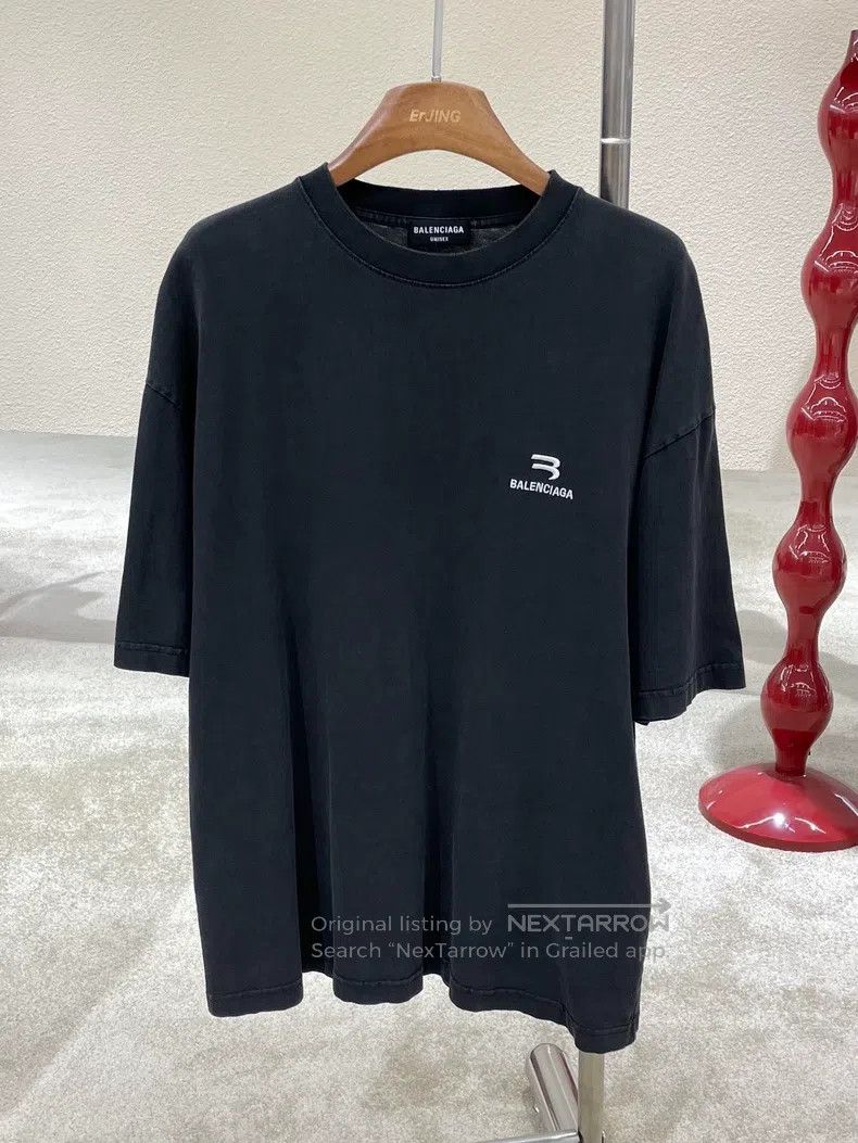 Balenciaga Balenciaga Double Hook Embroidery Logo Crew Neck Short Sle Size US S / EU 44-46 / 1 - 1 Thumbnail