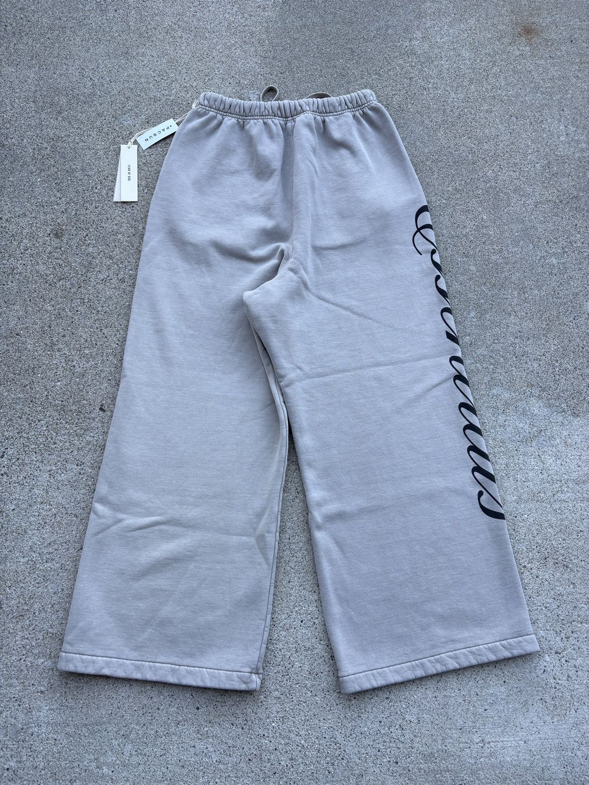 Fear of God S. Grey Fear of God Essentials Fleece Flare Sweatpants Sz. M Size US 34 / EU 50 - 2 Thumbnail