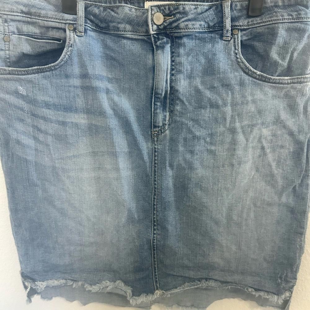 Designer Caslon Denim Pencil Skirt with Raw Step Hem Distressed 16 Size 38" / US 16 / IT 52 - 4 Thumbnail