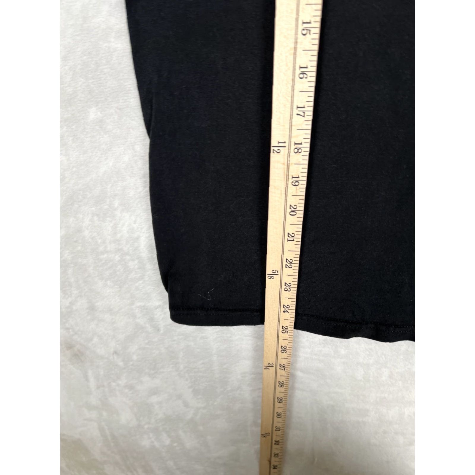 Vintage VINTAGE Santa Cruz T-Shirt Mens Regular Short Sleeve Crew Neck Black Cotton Size S 90s Y2K Tarot Delfino Logo Graphic Print Beach Skateboard Size US S / EU 44-46 / 1 - 5 Thumbnail