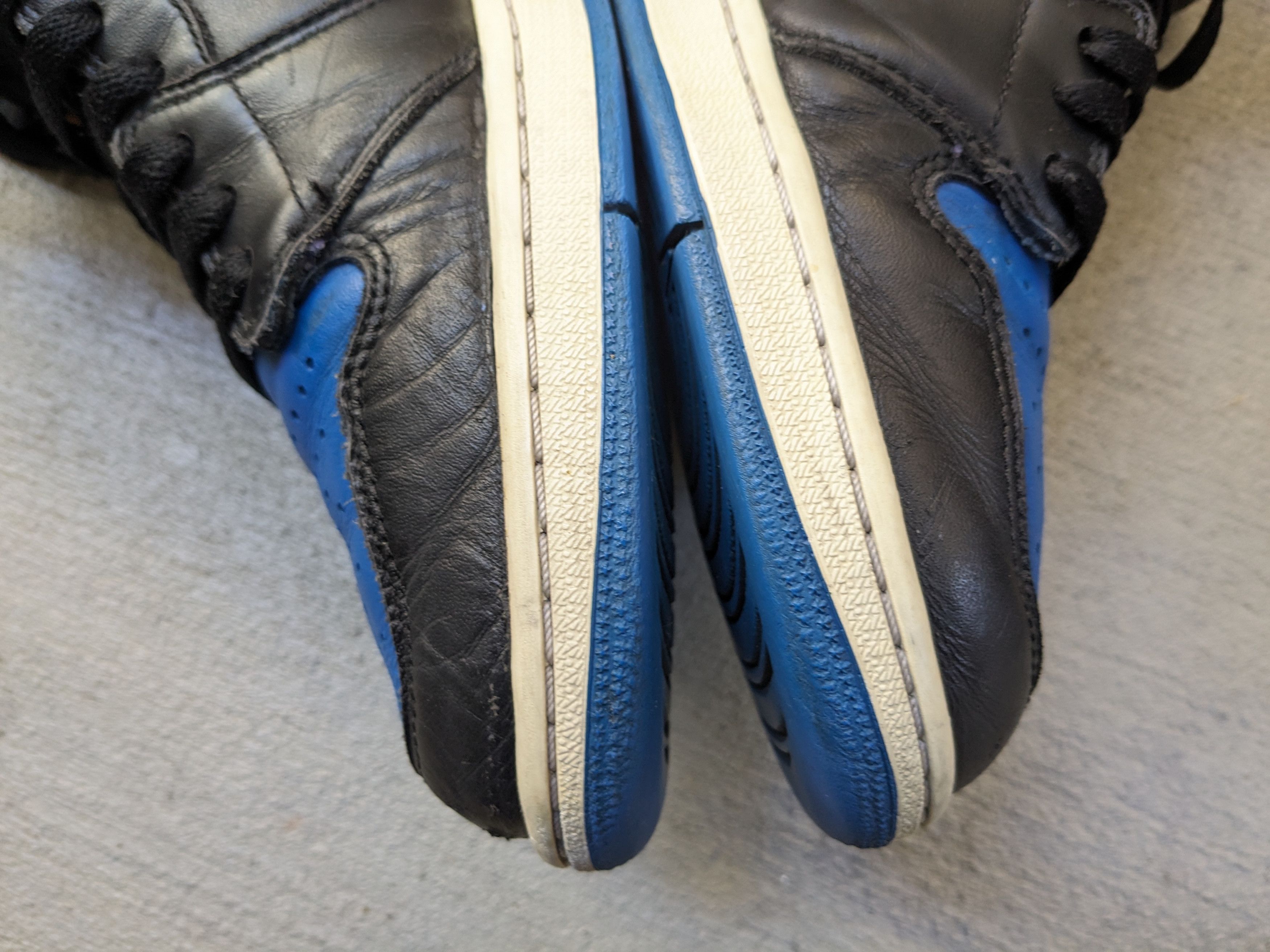 Jordan Brand Nike Air Jordan Retro 1 High OG Royal Size 11 555088-007 Size US 11 / EU 44 - 10 Thumbnail