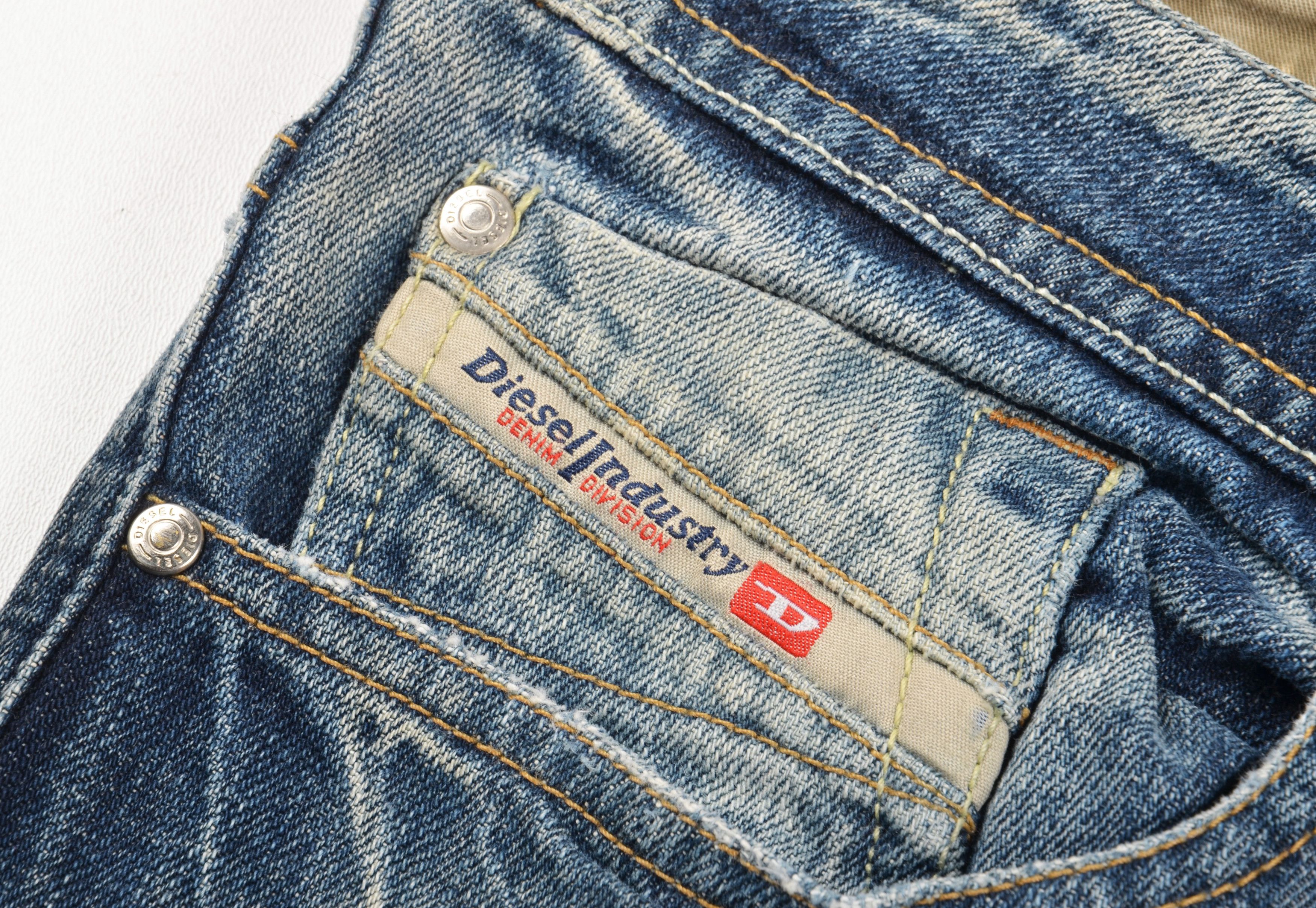 Diesel Vintage Diesel Y2K Washed Denim Embroidered Pockets Jeans Size US 32 / EU 48 - 8 Thumbnail