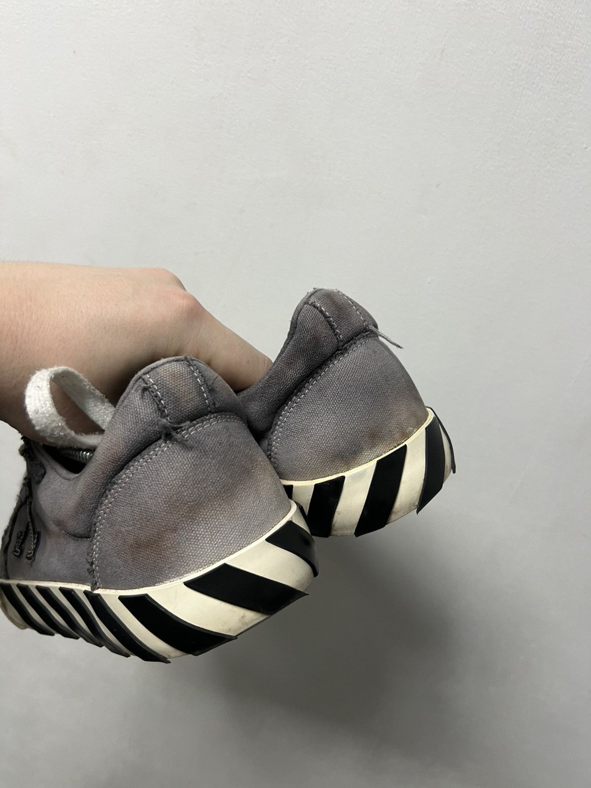 Off-White Off-White Vulcanized Suede Luxury Gray Sneakers EU43 Shoes Size US 10 / EU 43 - 21 Thumbnail