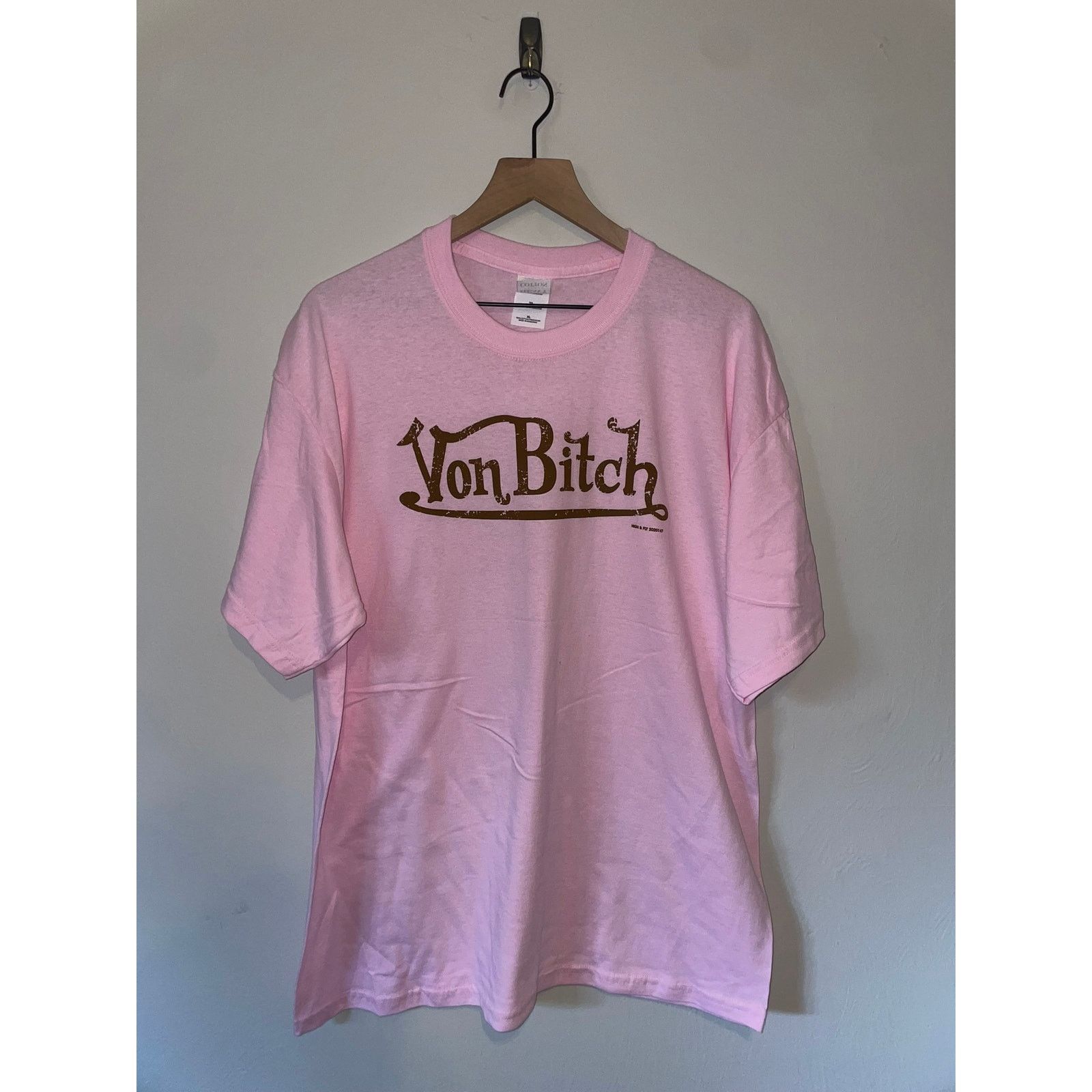 Gildan Vintage Spoof Shirt Von B*tch Dutch Pink Joke Tee 2000s XL Size US XL / EU 56 / 4 - 1 Thumbnail