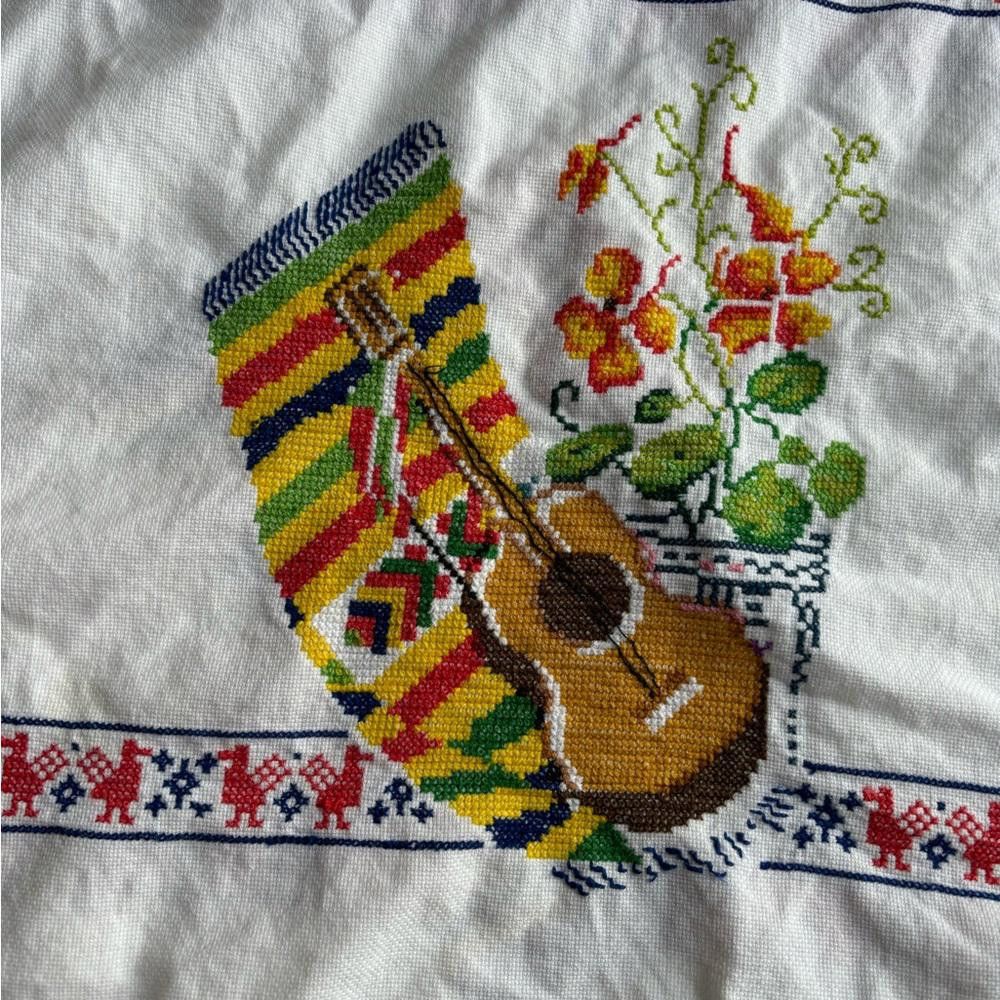 Designer Vintage Mexican Embroidered Tablecloth with 12 Napkins Size ONE SIZE - 4 Thumbnail
