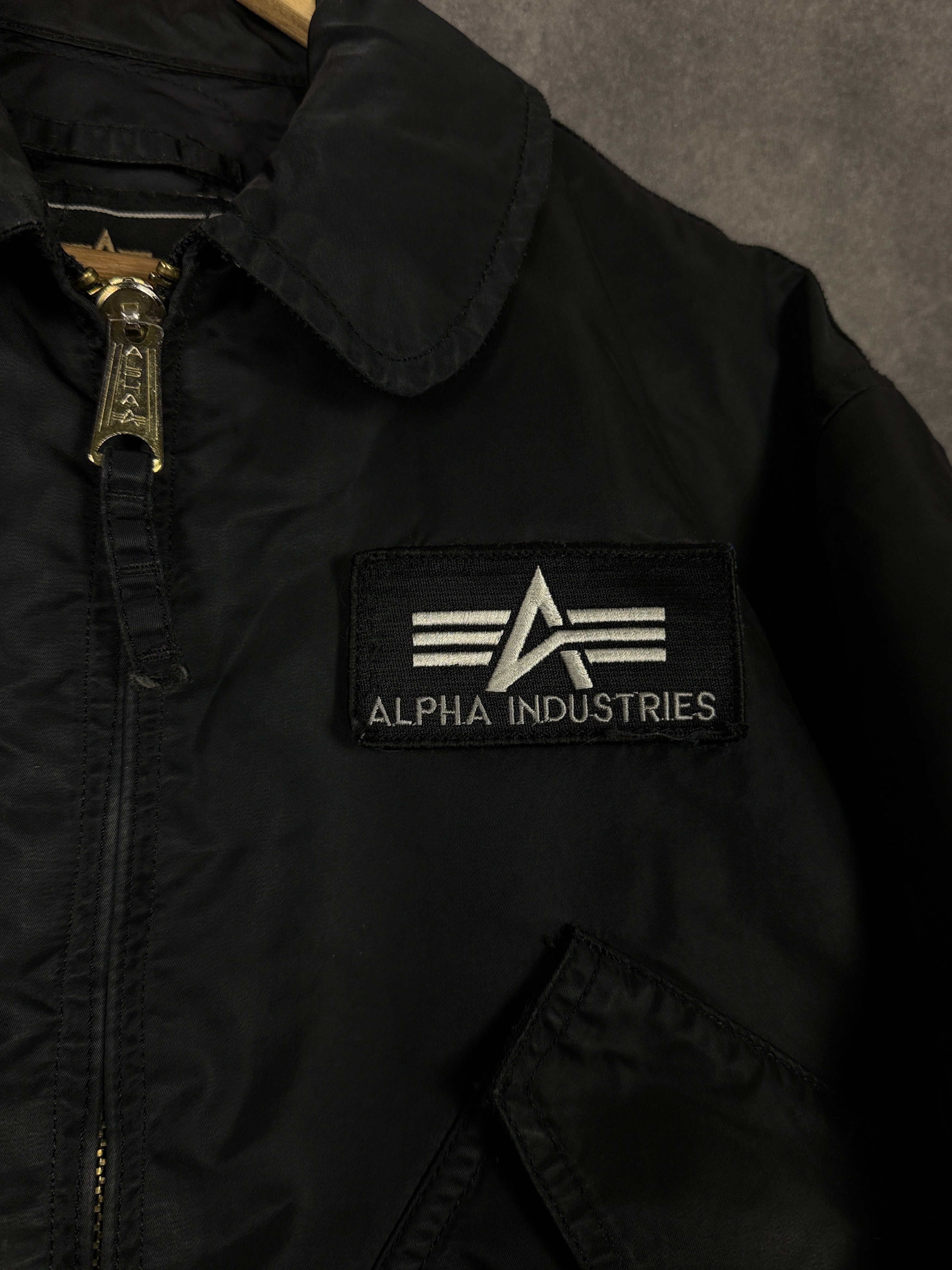 Alpha Industries Alpha Industries black bomber jacket zip-up insulated Size US M / EU 48-50 / 2 - 2 Thumbnail