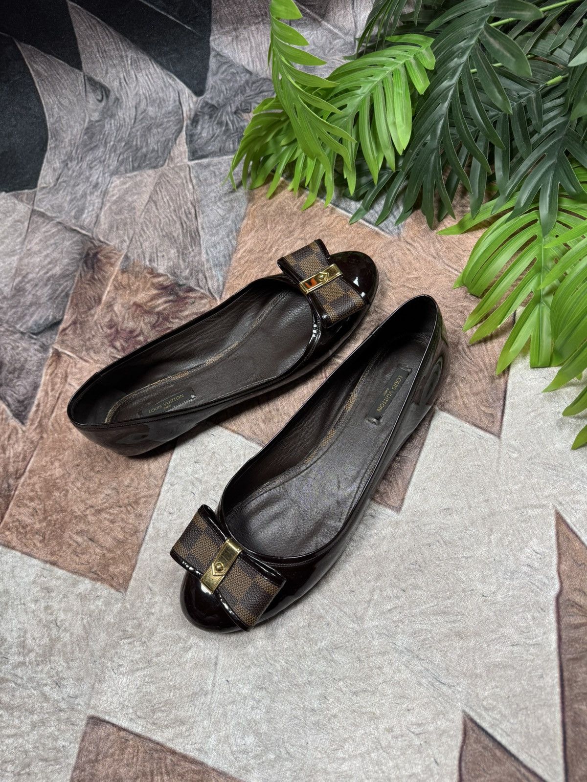 Louis Vuitton Louis Vuitton Brown Patent Leather ballet flats size 41 Size US 11 / IT 41 - 6 Thumbnail