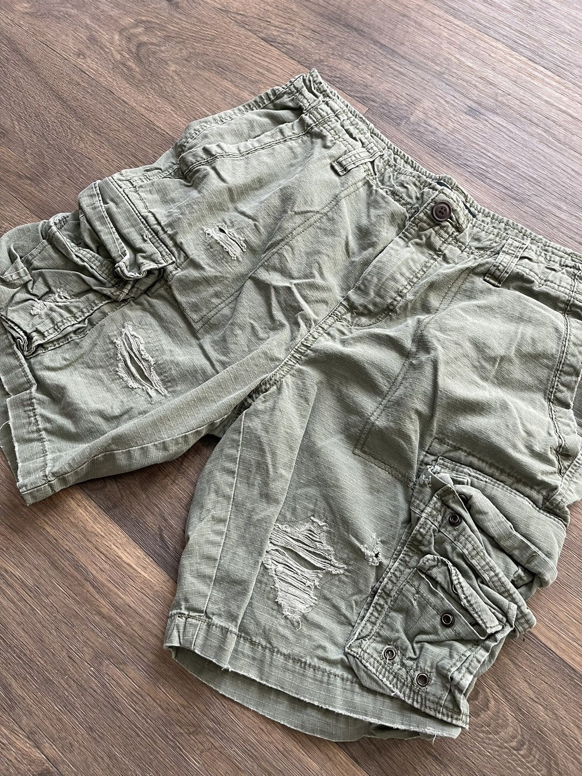 Aeropostale Thrashed/ Distressed Green Cargo Shorts Size US 36 / EU 52 - 2 Thumbnail