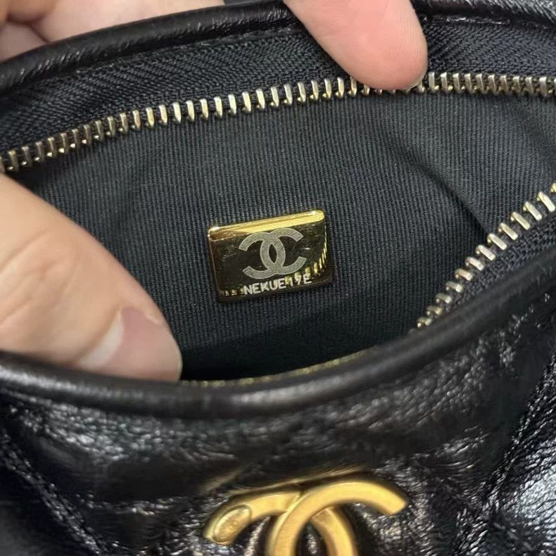Chanel Chanel Hobo Bag with Gold Chain Details Size ONE SIZE - 9 Thumbnail