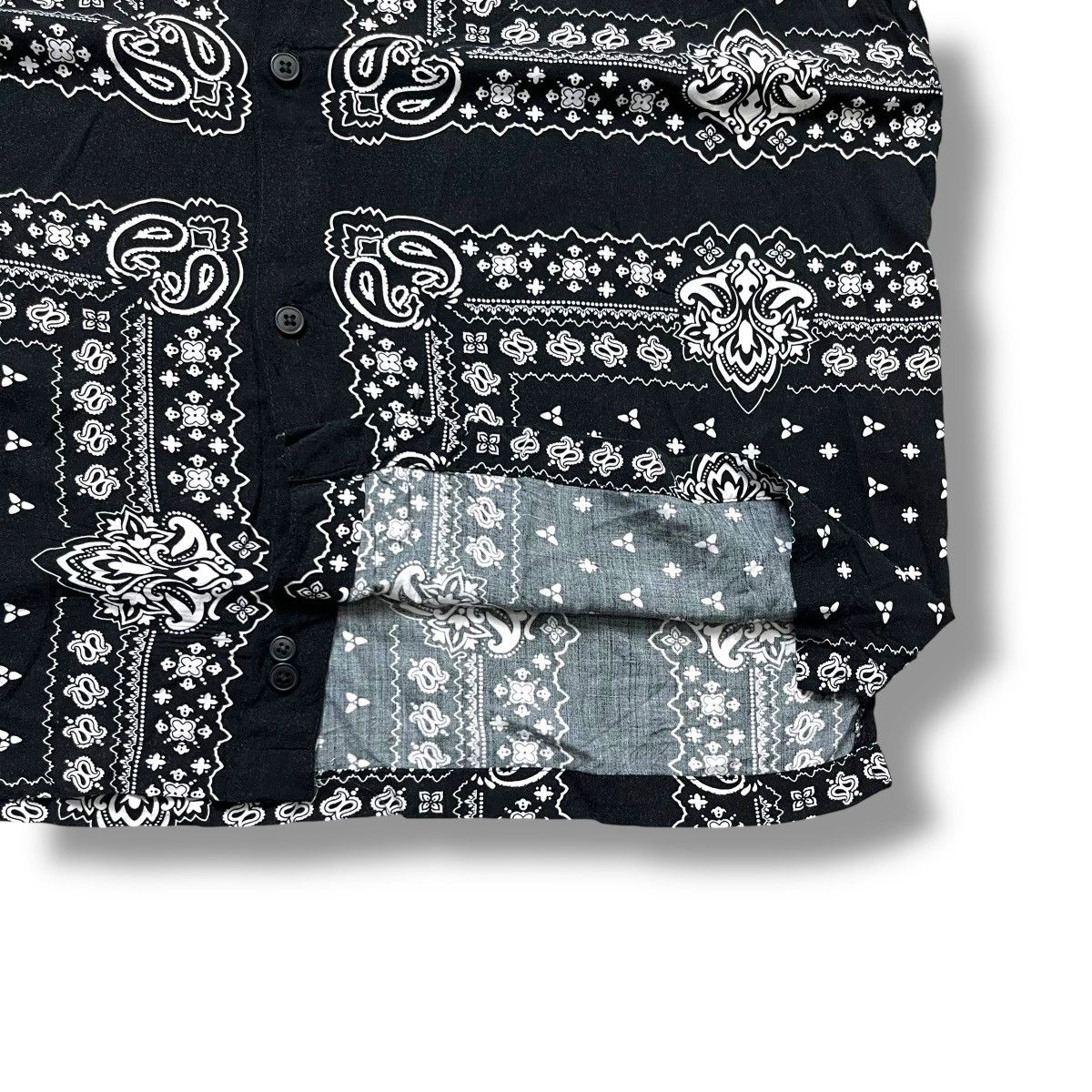 Bershka Bershka Bandana Paisley button shirt Size US L / EU 52-54 / 3 - 5 Thumbnail