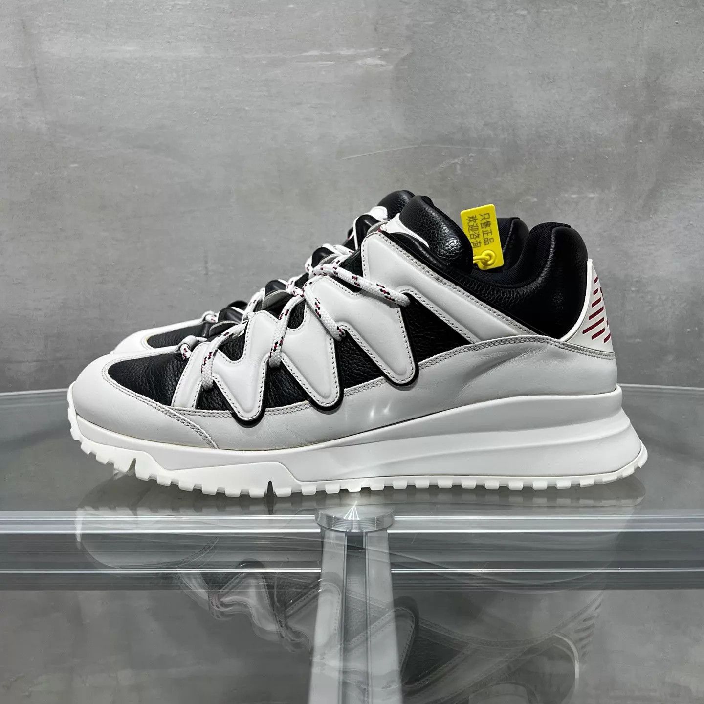 Louis Vuitton LV Black White Sneakers UK9 43 Size US 10 / EU 43 - 3 Thumbnail