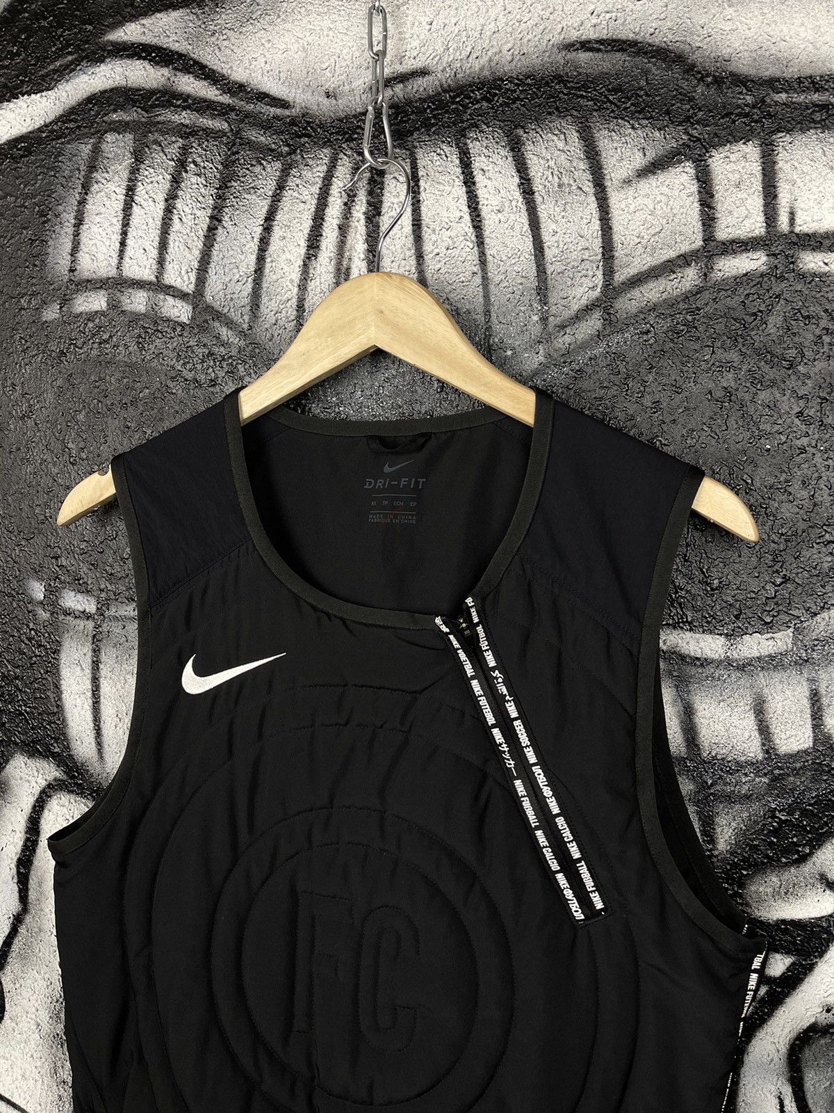 Nike Nike F. C. Dri-Fit Sportwear Black Vest Men’s Size XS Size US XS / EU 42 / 0 - 3 Thumbnail